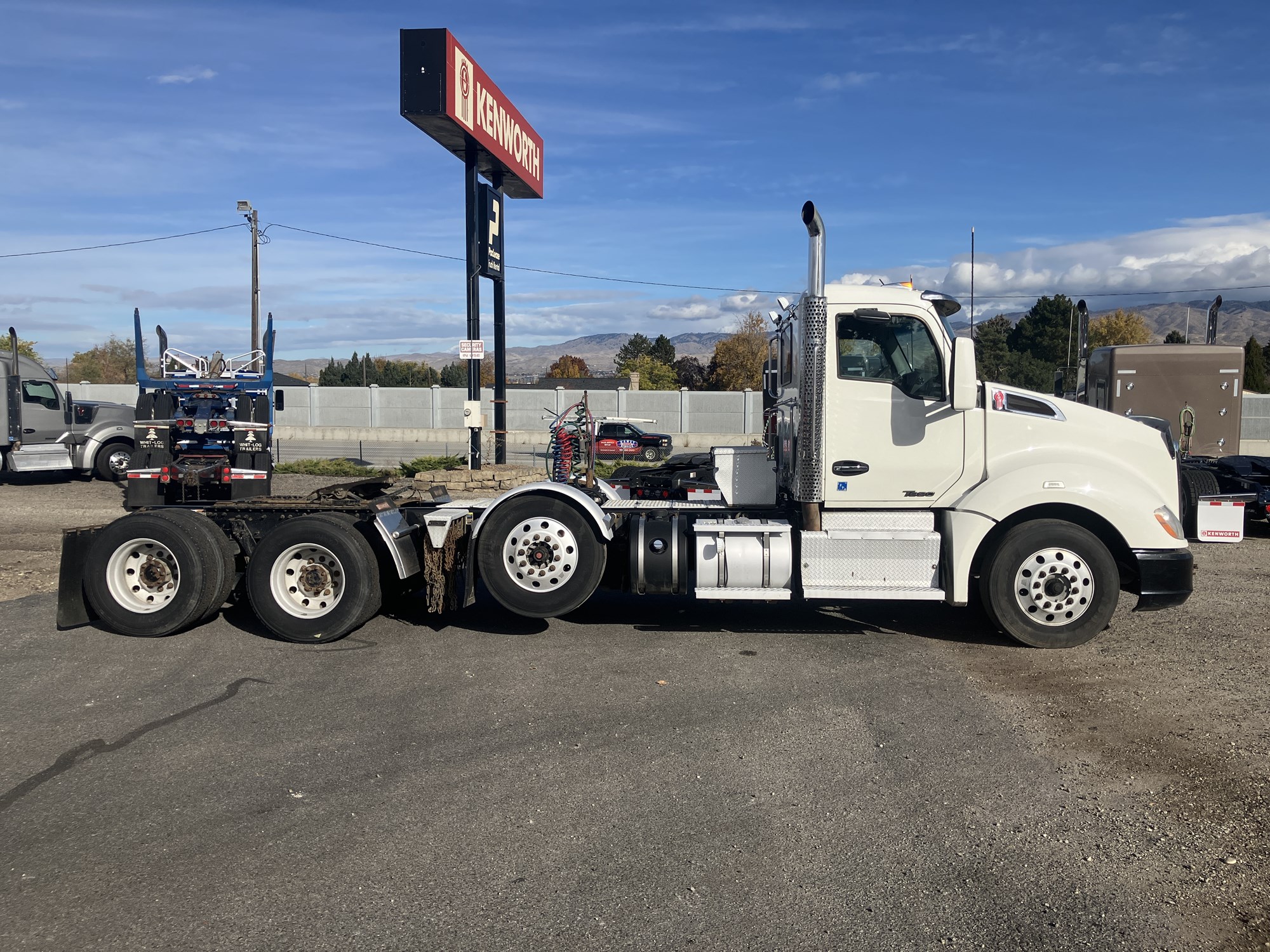 2017 Kenworth T680 - image 6 of 6