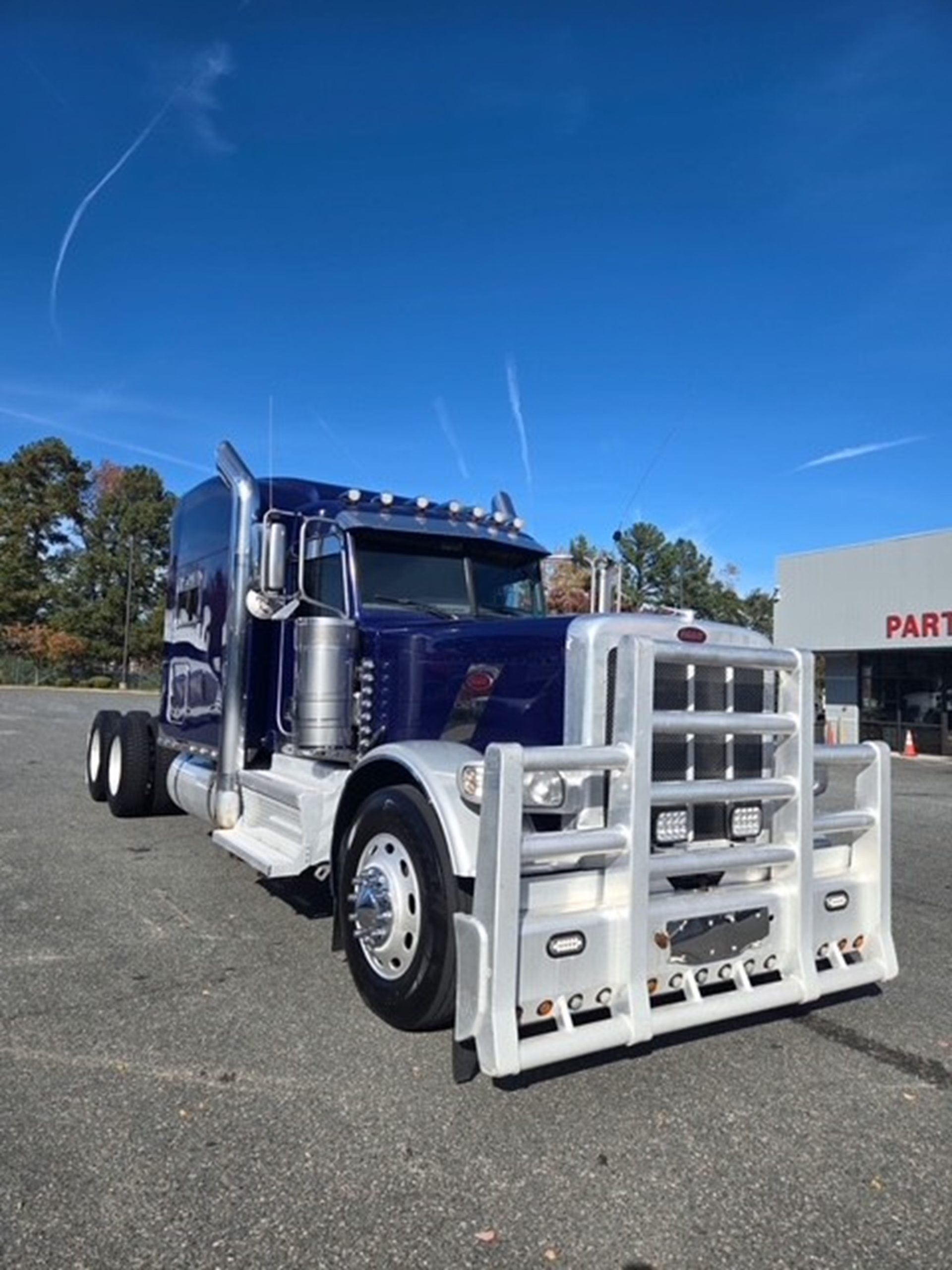2019 Peterbilt 389 2019 Peterbilt 389 - image 2 of 6