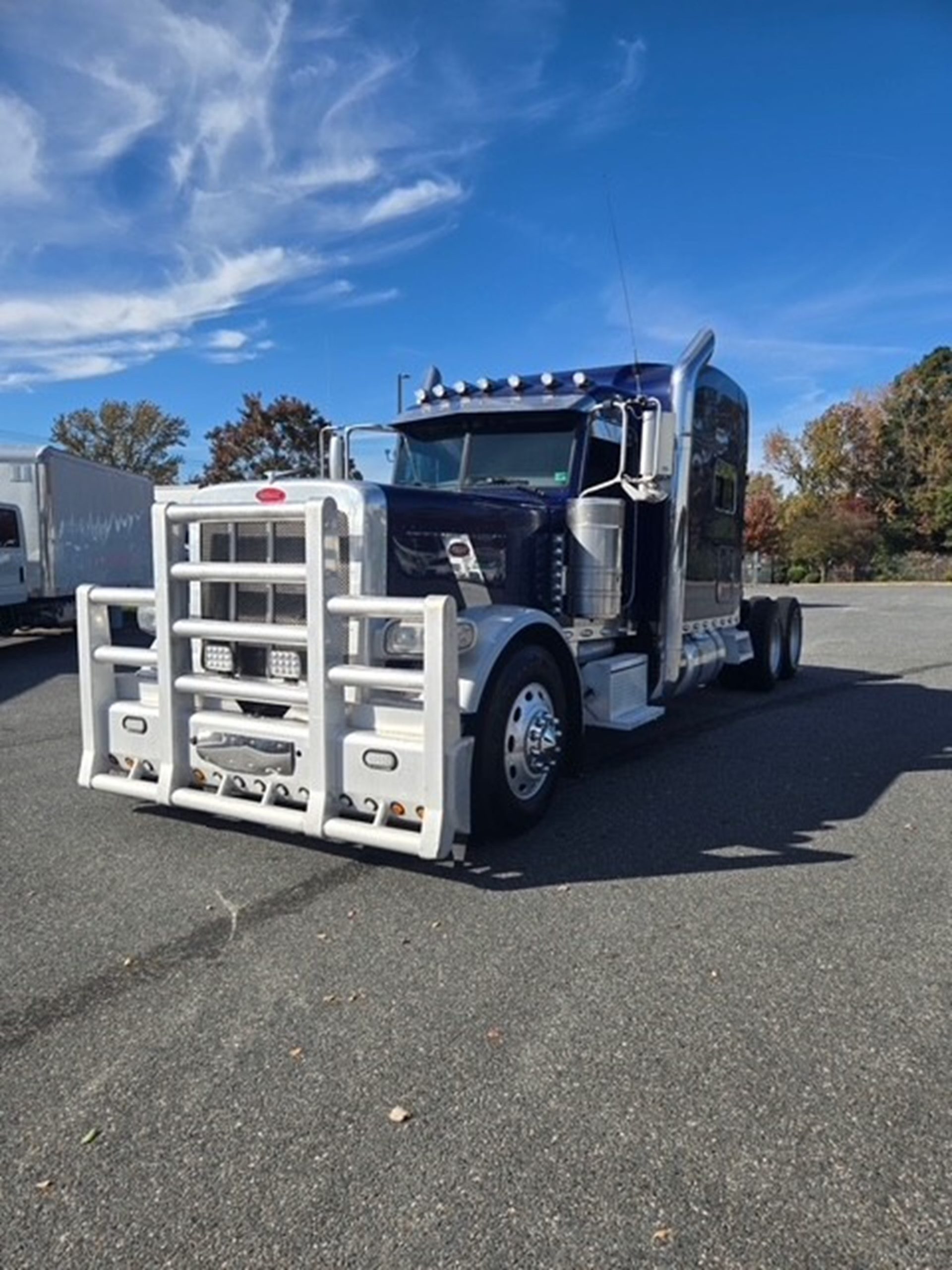 2019 Peterbilt 389 2019 Peterbilt 389 - image 3 of 6