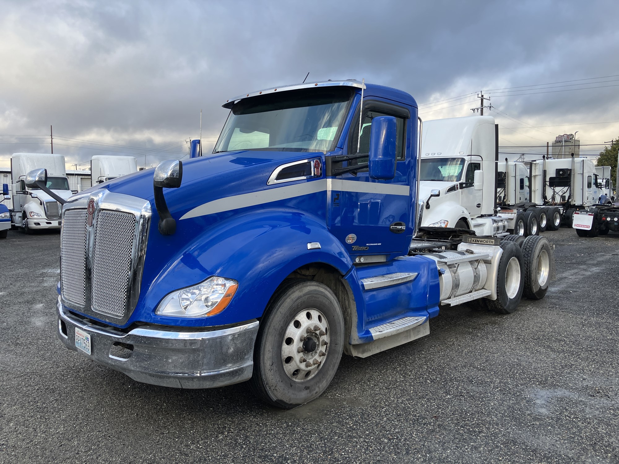 2019 Kenworth T680 2019 Kenworth T680 - image 1 of 6