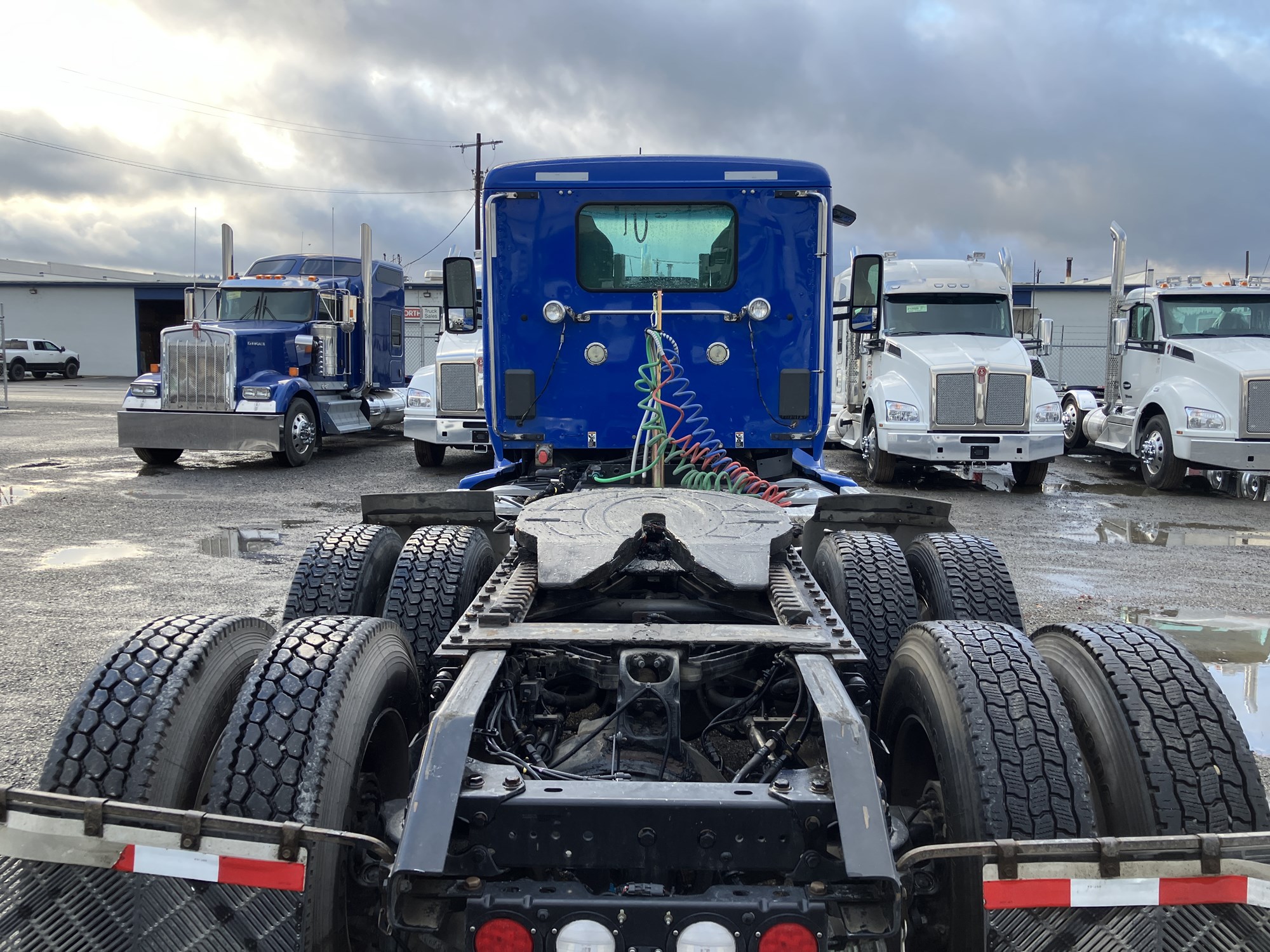 2019 Kenworth T680 2019 Kenworth T680 - image 3 of 6