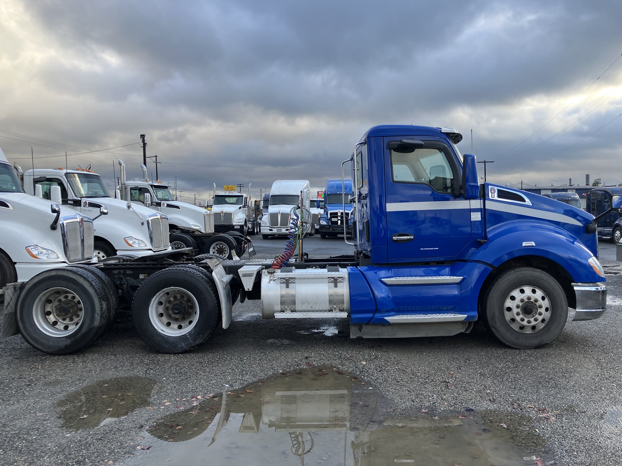 2019 Kenworth T680 2019 Kenworth T680 - image 4 of 6