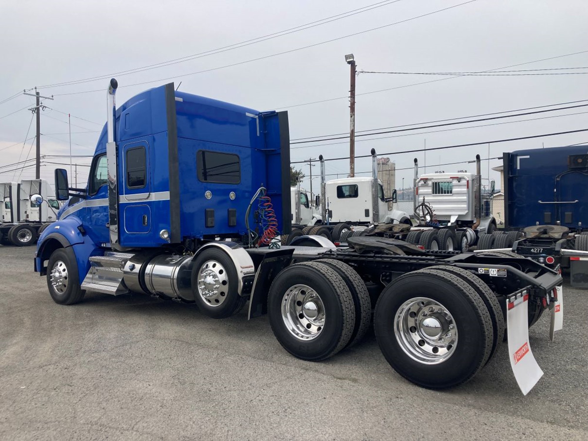 2020 Kenworth T880 2020 Kenworth T880 - image 4 of 6