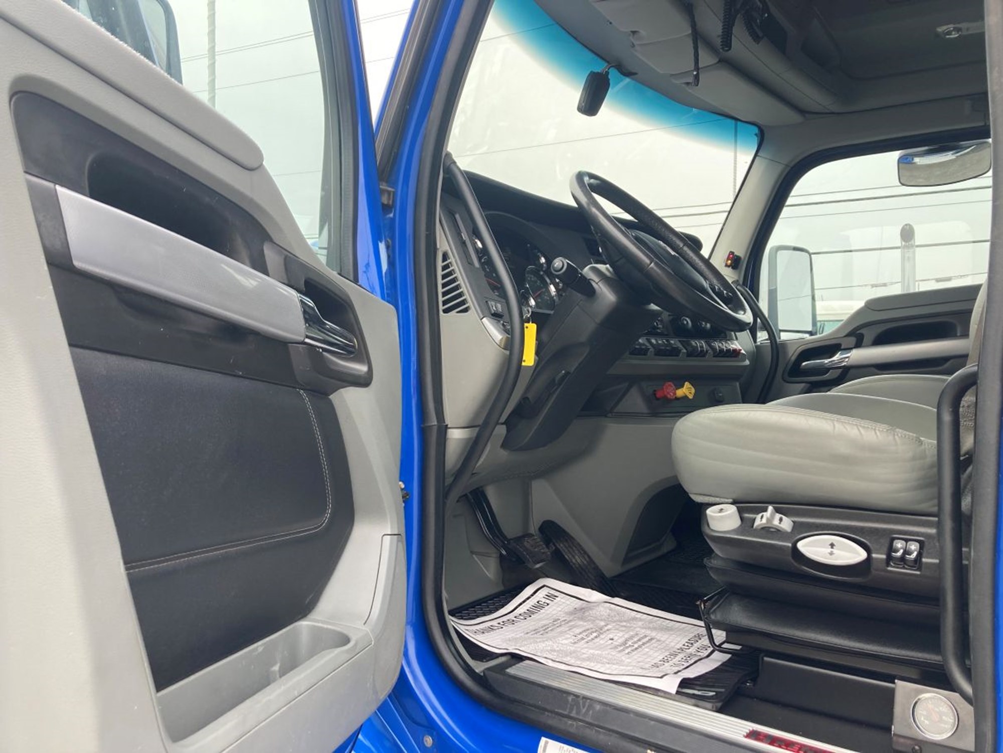 2020 Kenworth T880 2020 Kenworth T880 - image 6 of 6