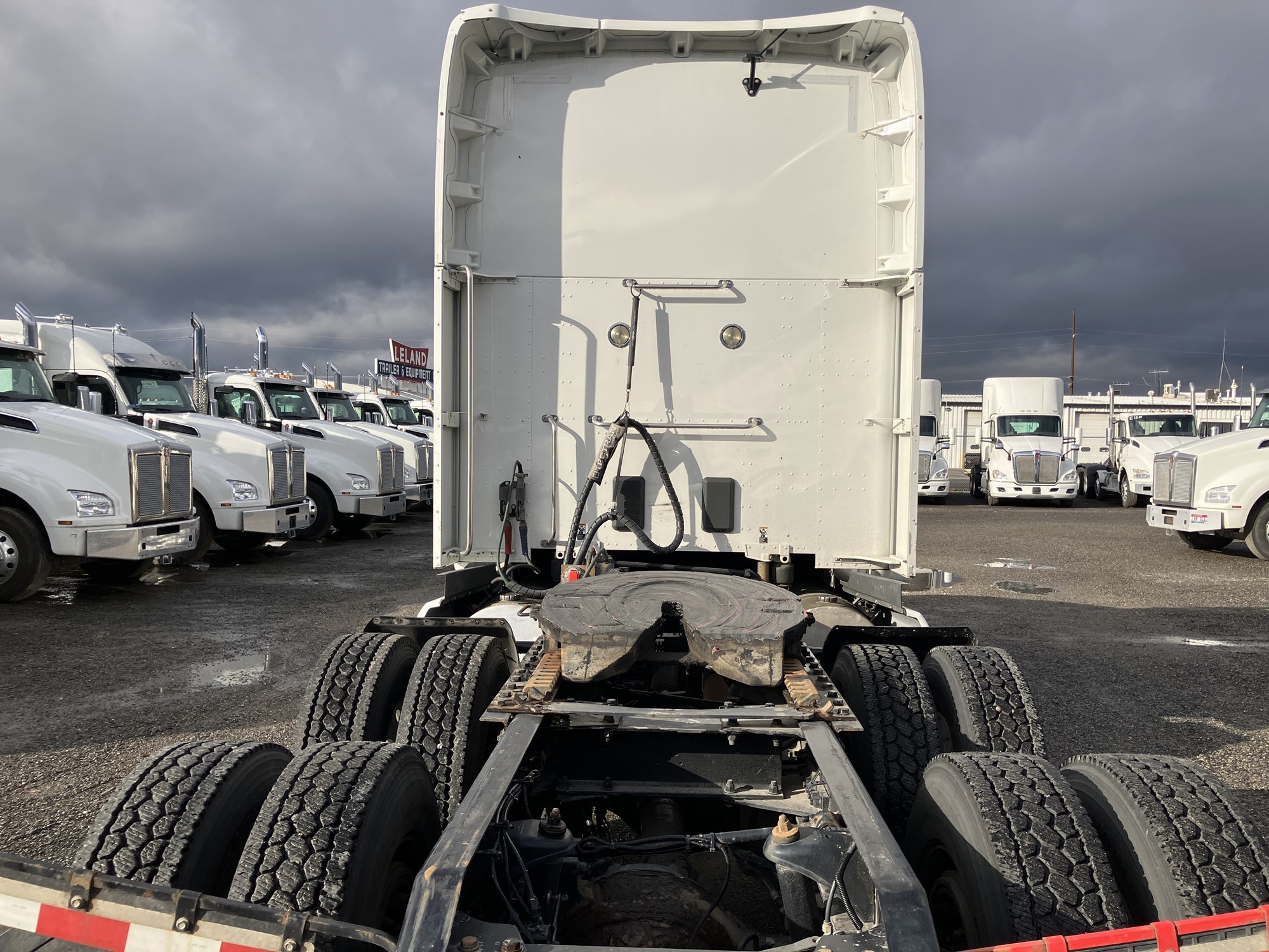 2020 Kenworth T680 - image 3 of 6