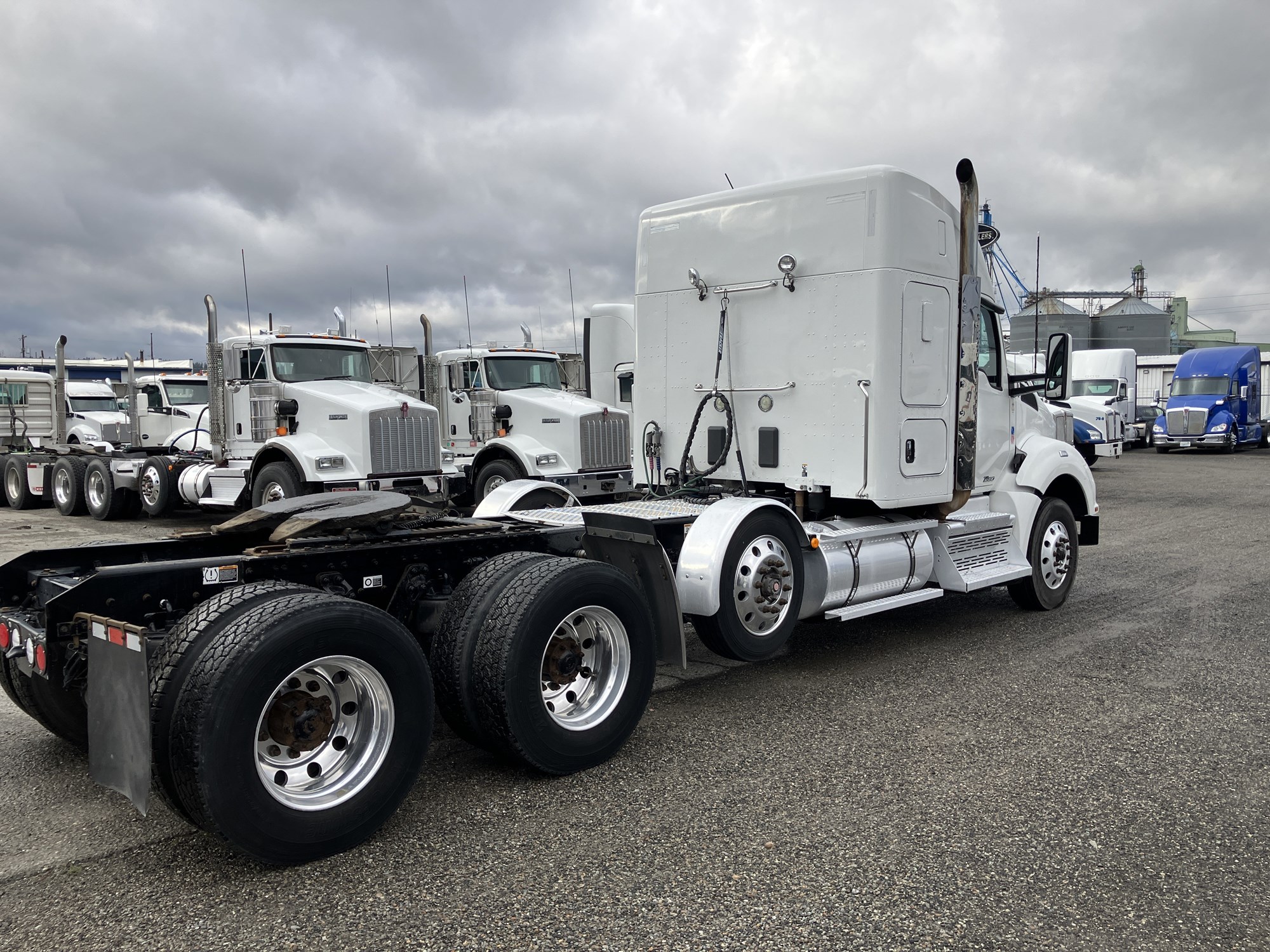 2020 Kenworth T880 - image 5 of 6
