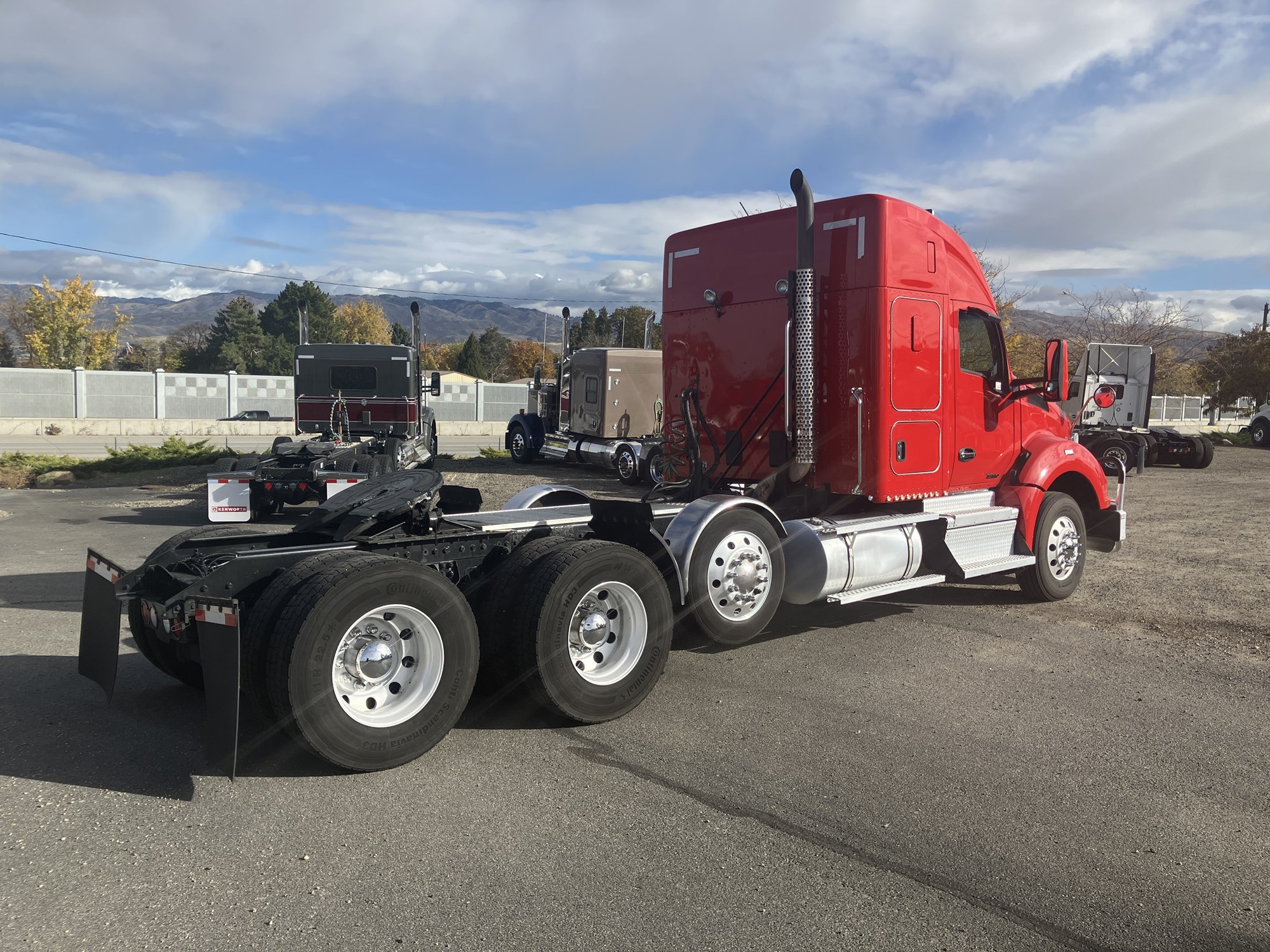 2020 Kenworth T880 - image 5 of 6