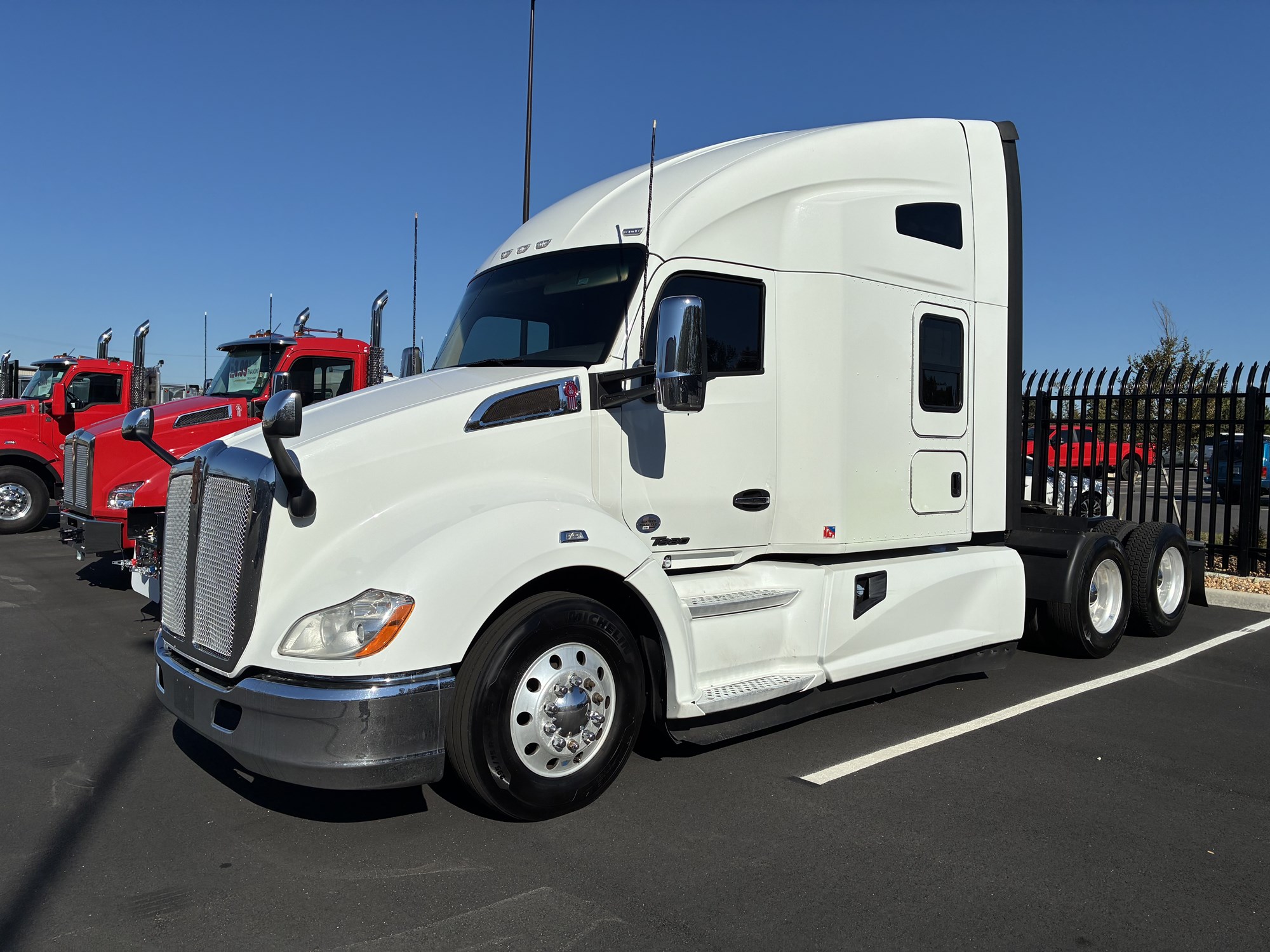 2020 Kenworth T680 - image 6 of 6
