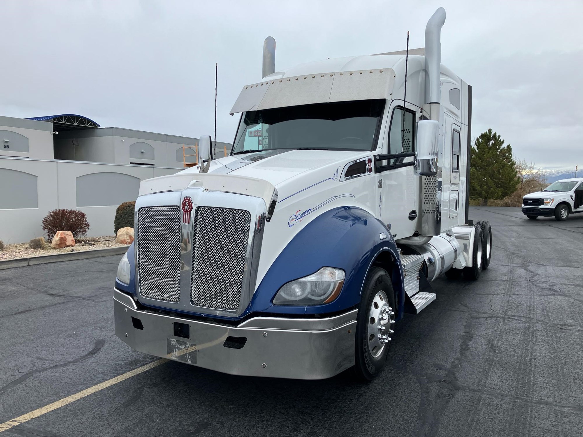 2020 Kenworth T680 - image 2 of 6