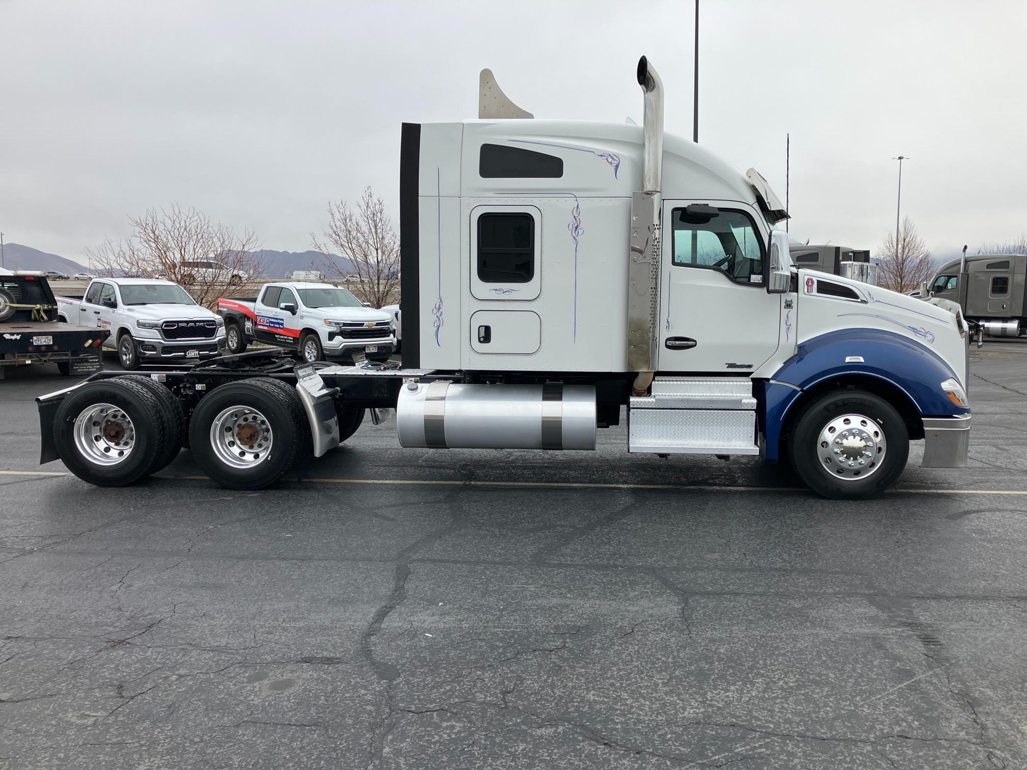 2020 Kenworth T680 - image 4 of 6