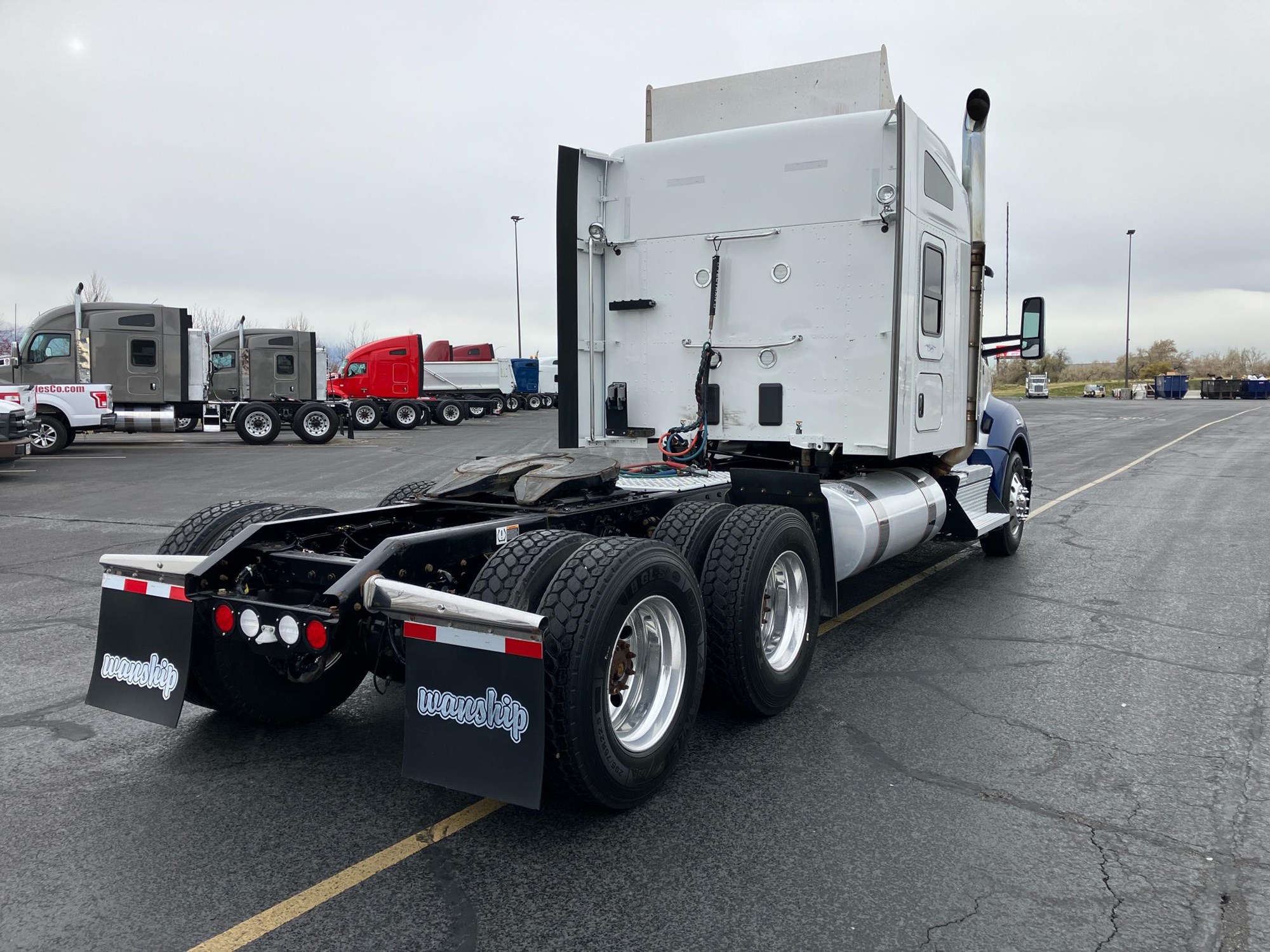 2020 Kenworth T680 - image 5 of 6