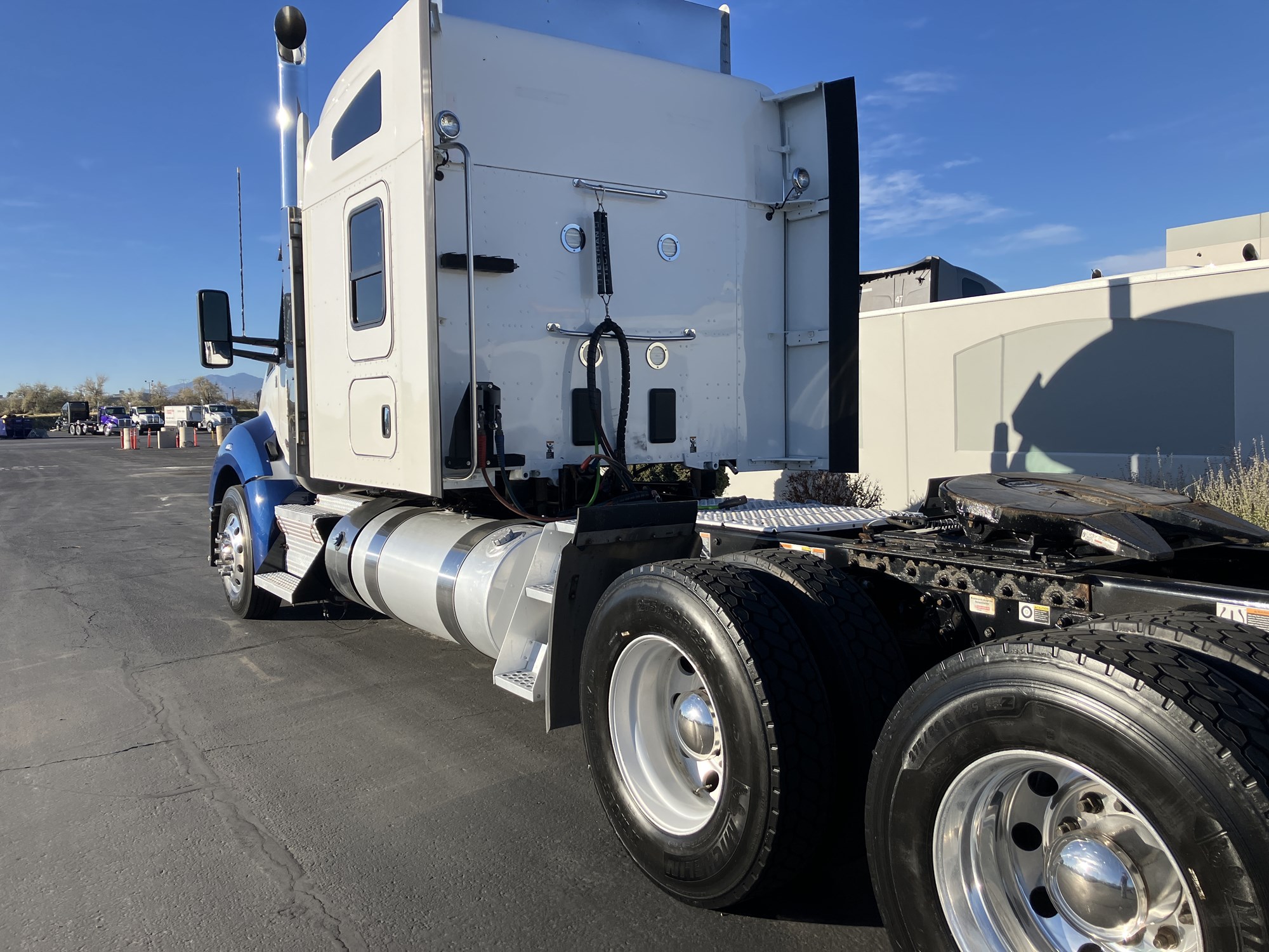 2020 Kenworth T680 - image 3 of 6