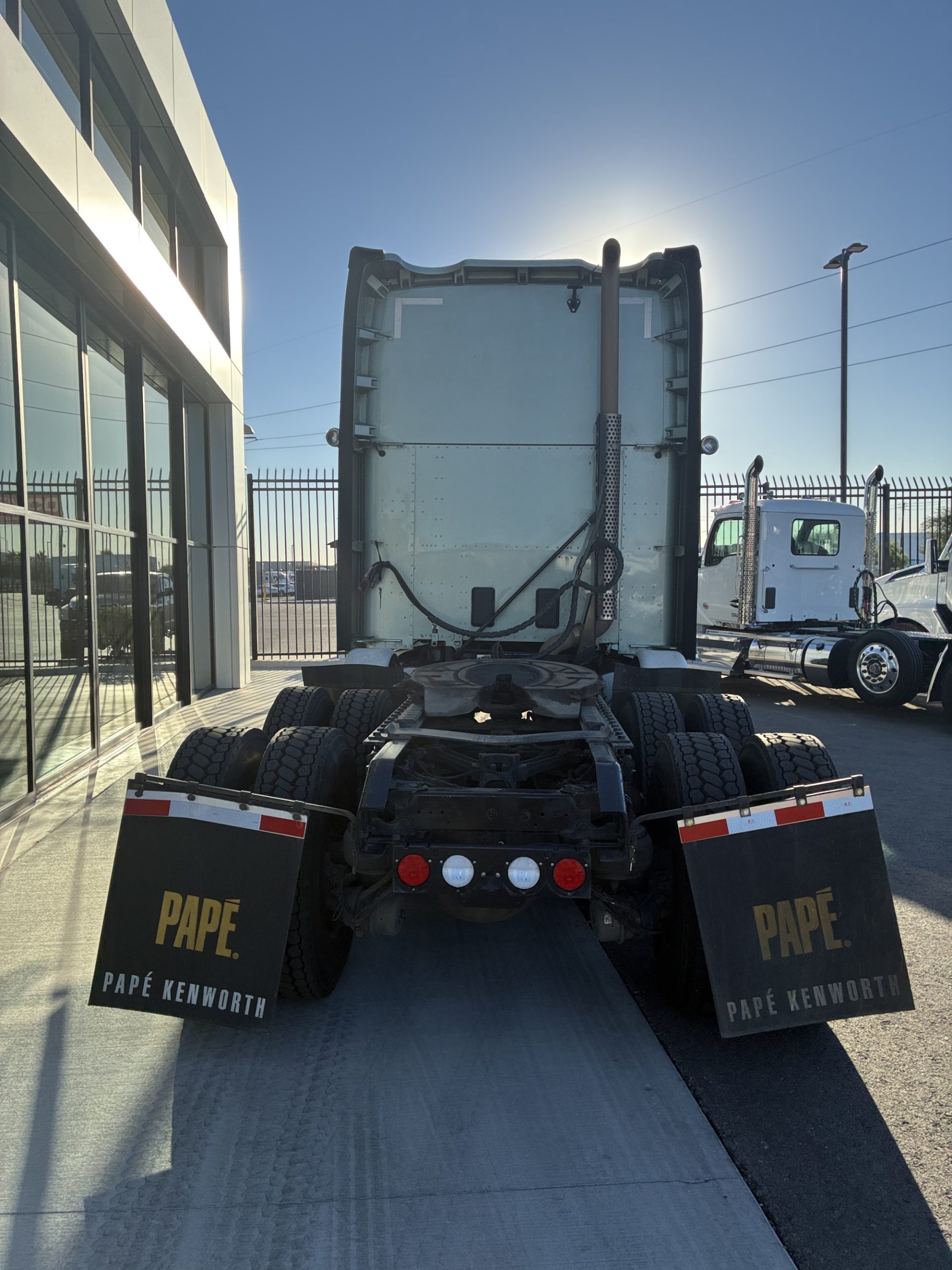 2020 Kenworth T680 2020 Kenworth T680 - image 4 of 6