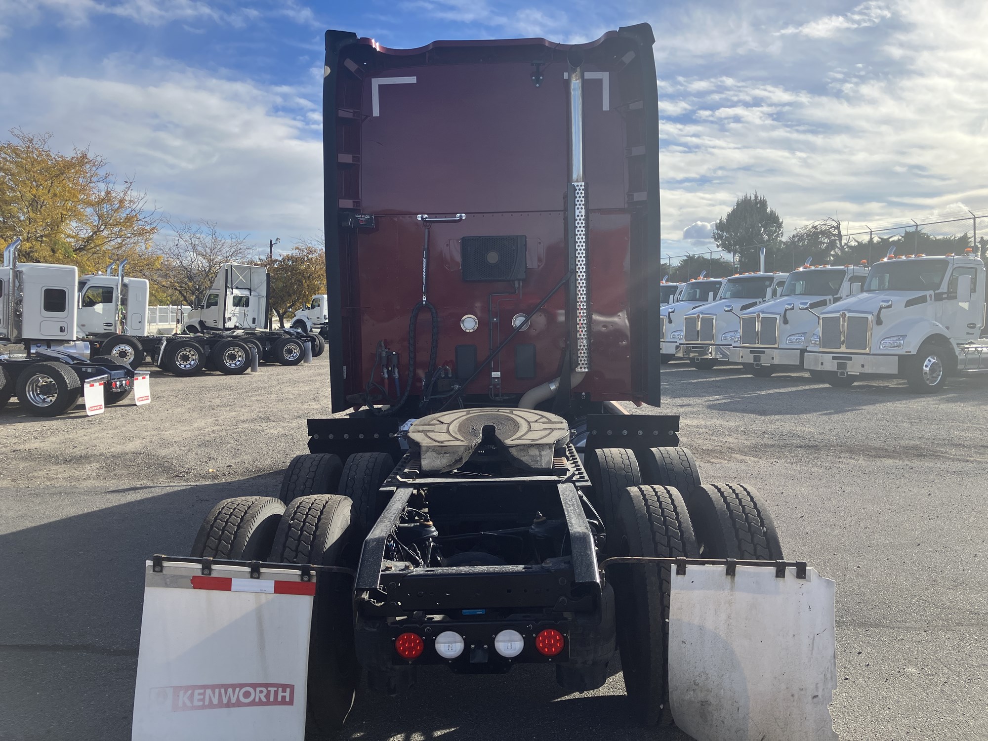 2021 Kenworth T680 - image 4 of 6