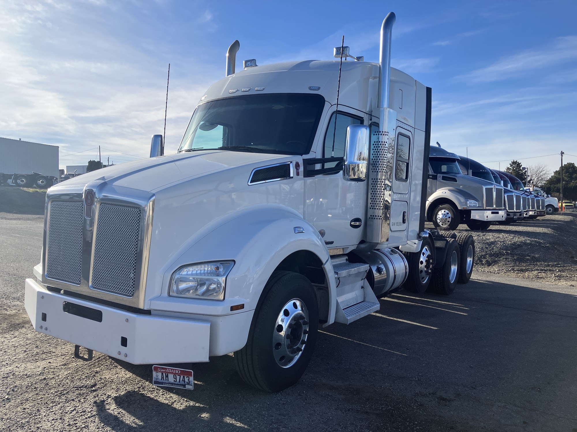 2021 Kenworth T880 2021 Kenworth T880 - image 1 of 6