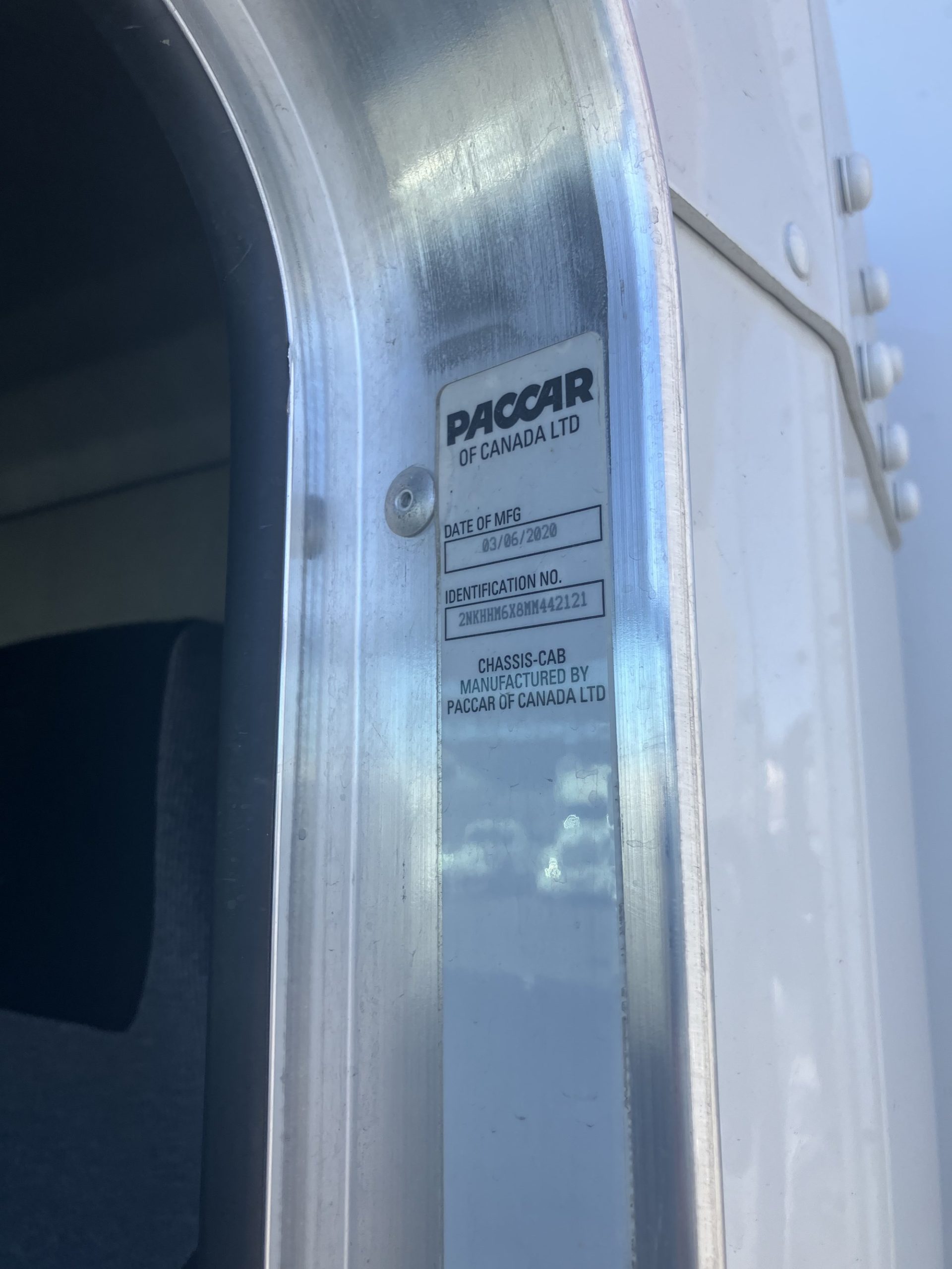 2021 Kenworth T270 - image 2 of 6