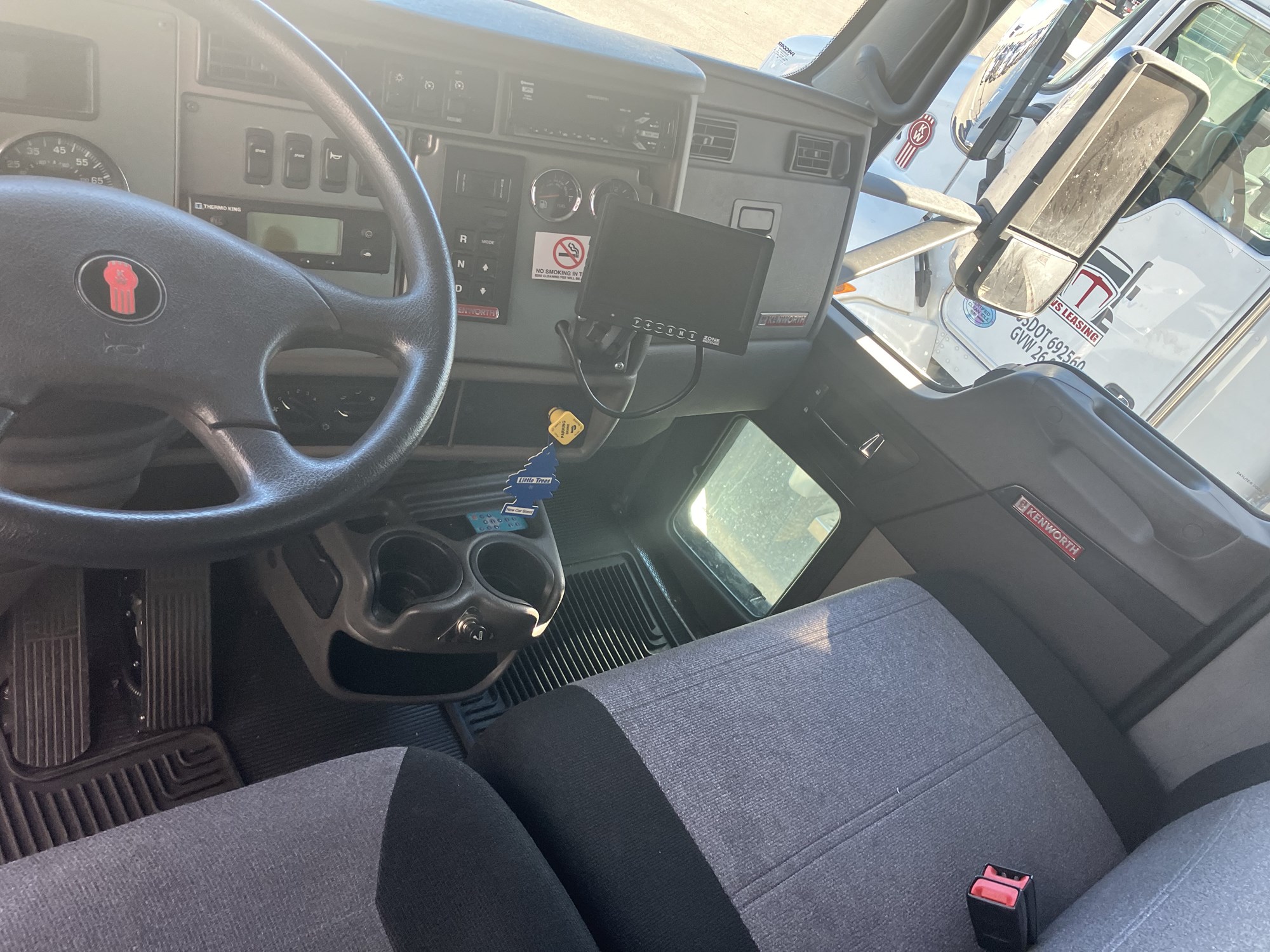 2021 Kenworth T270 - image 4 of 6