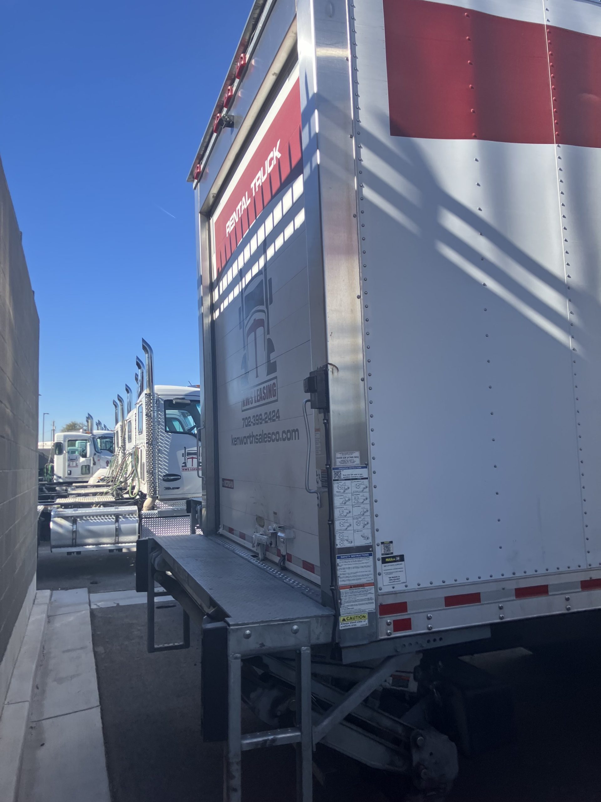 2021 Kenworth T270 - image 5 of 6