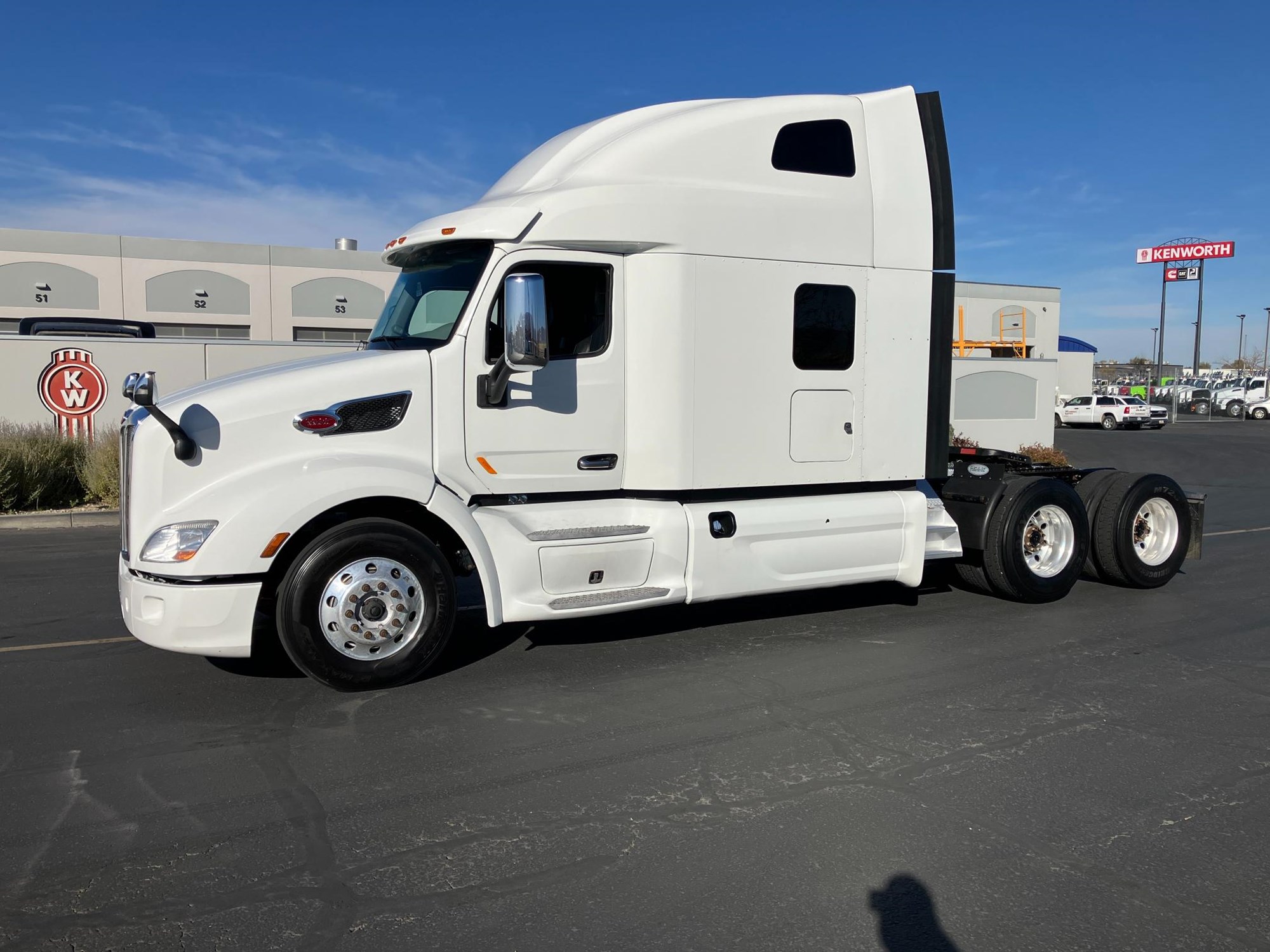 2022 Peterbilt 579 - image 1 of 6