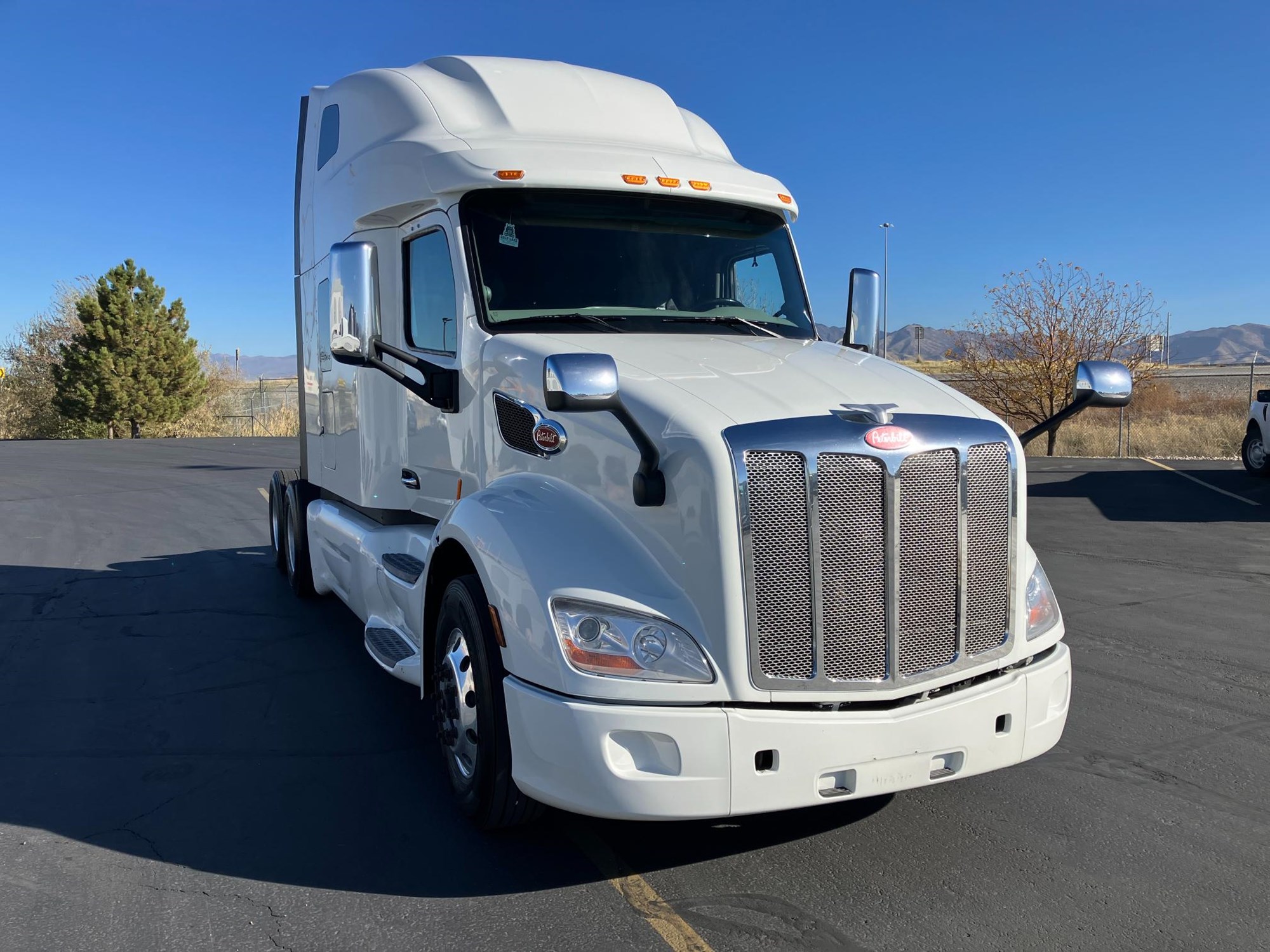 2022 Peterbilt 579 - image 3 of 6