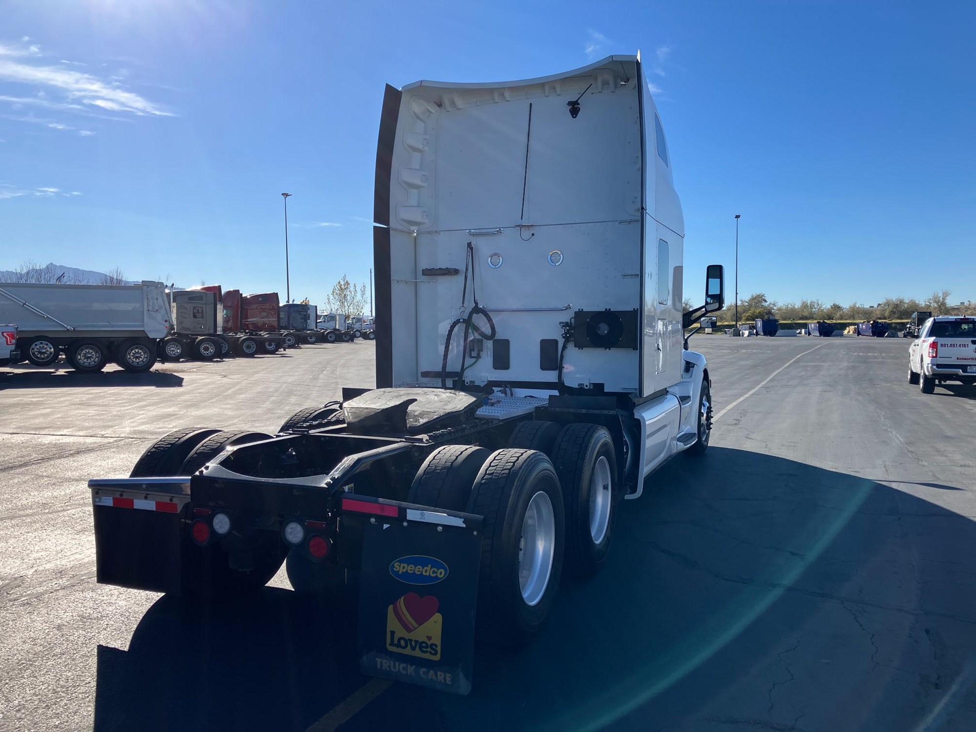 2022 Peterbilt 579 - image 5 of 6