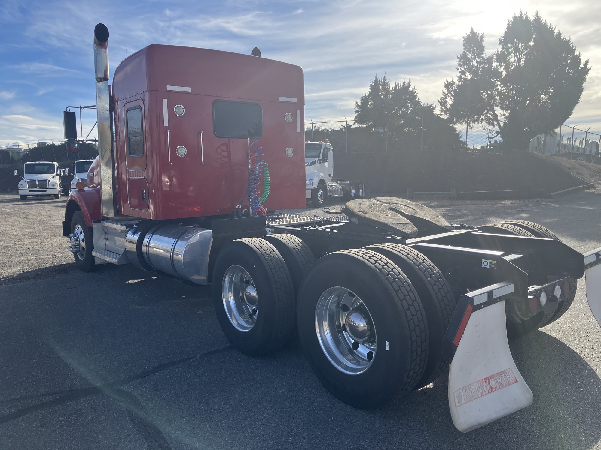 2022 Kenworth T800 - image 3 of 6