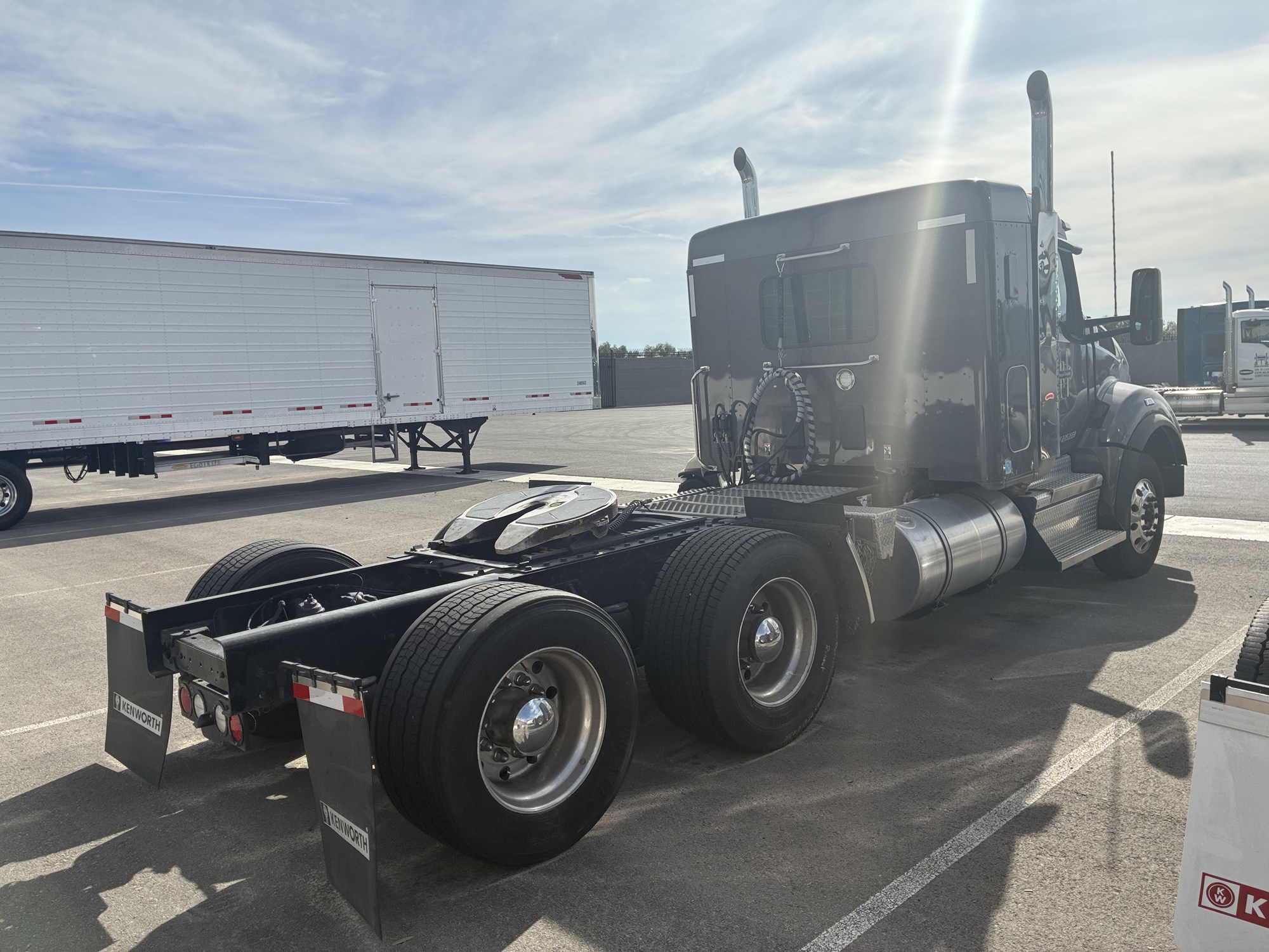 2022 Kenworth T880 2022 Kenworth T880 - image 4 of 6