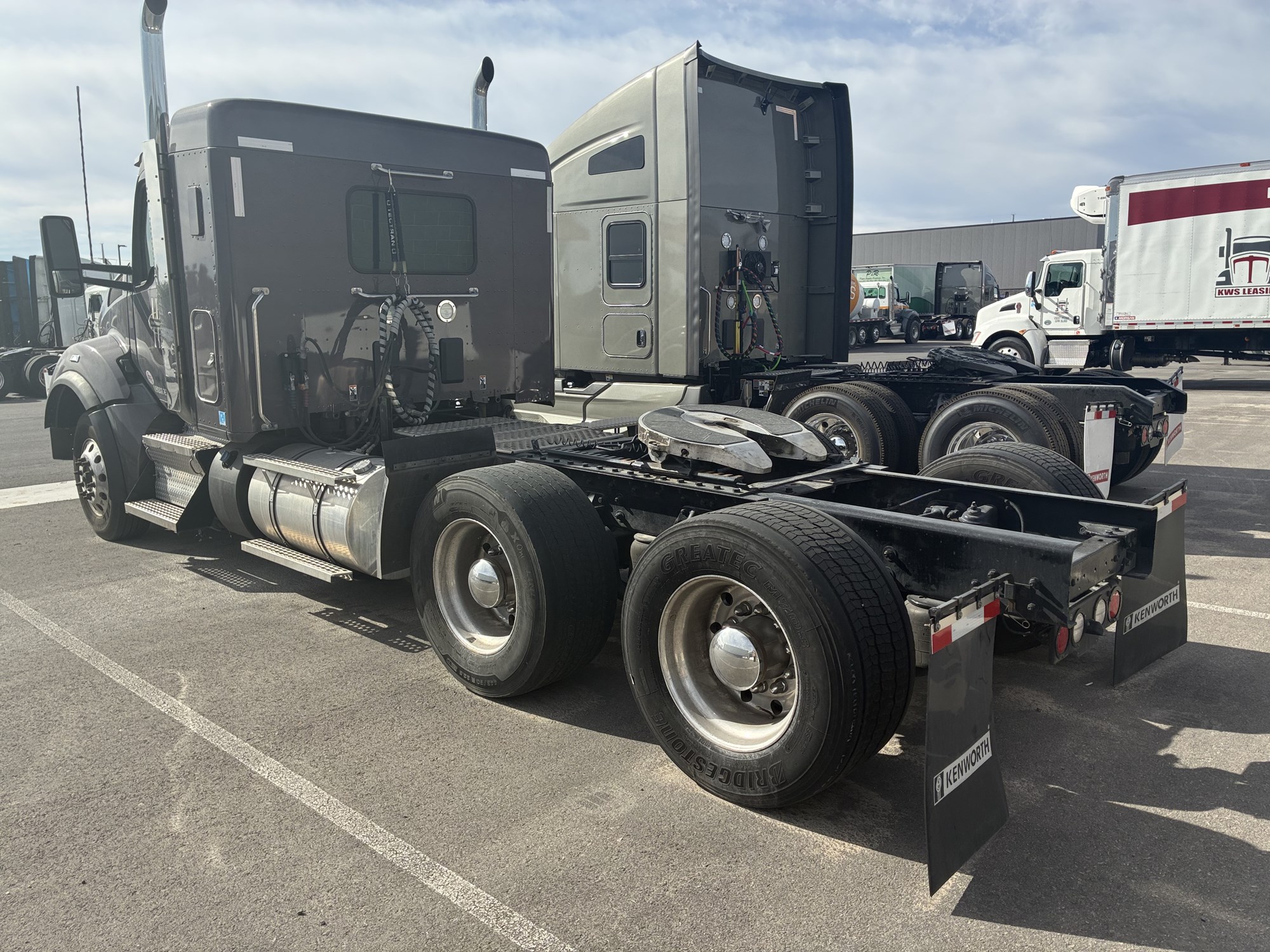 2022 Kenworth T880 2022 Kenworth T880 - image 5 of 6