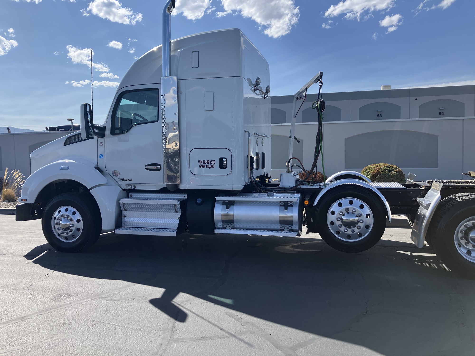 2022 Kenworth T880 - image 2 of 6