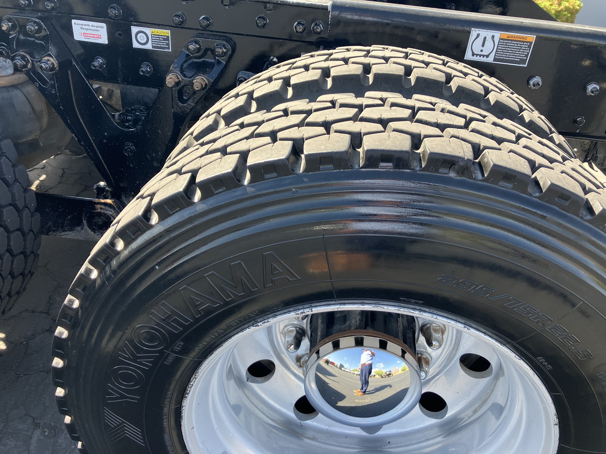 2022 Kenworth T880 - image 5 of 6