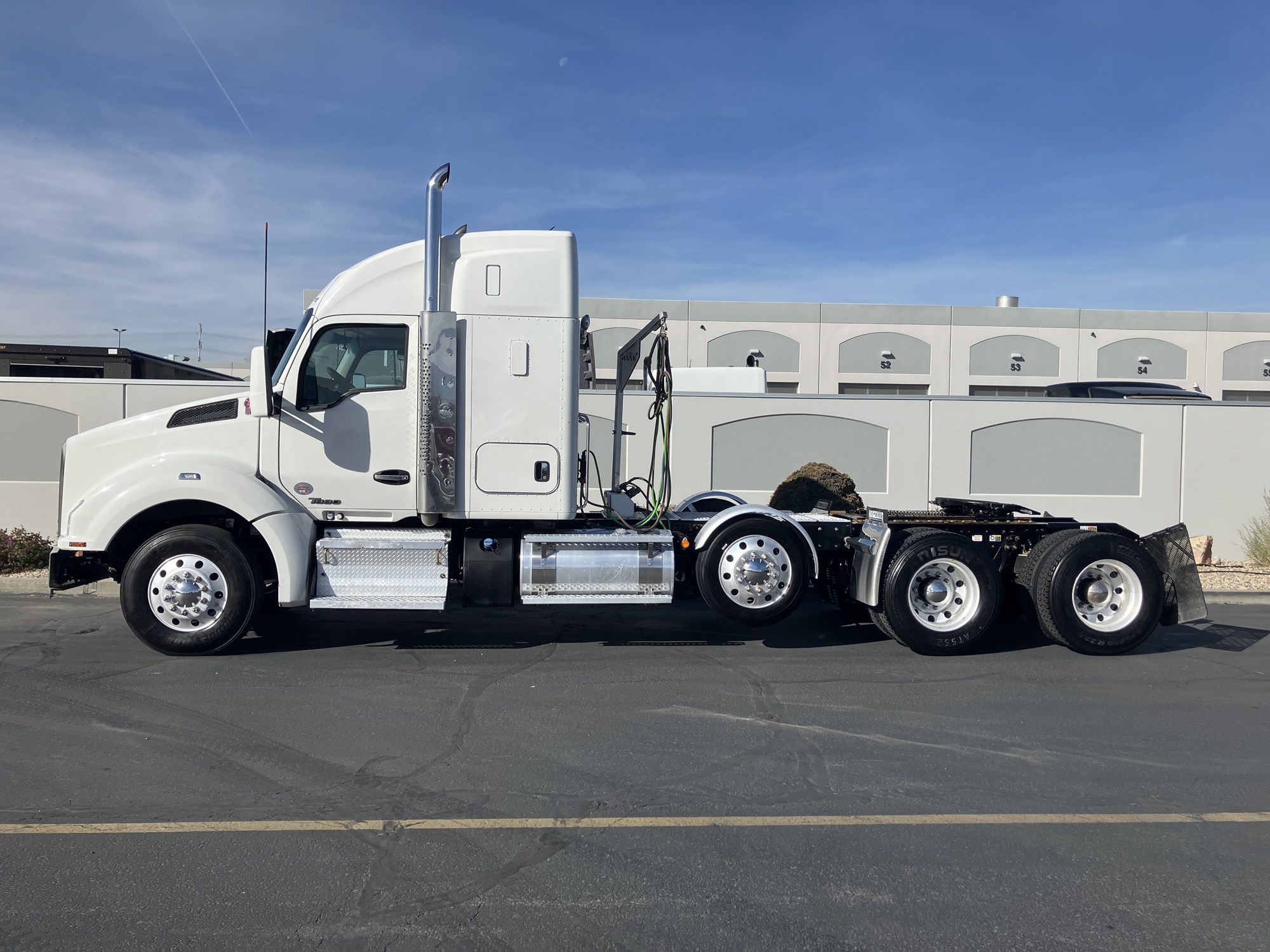 2022 Kenworth T880 - image 1 of 6