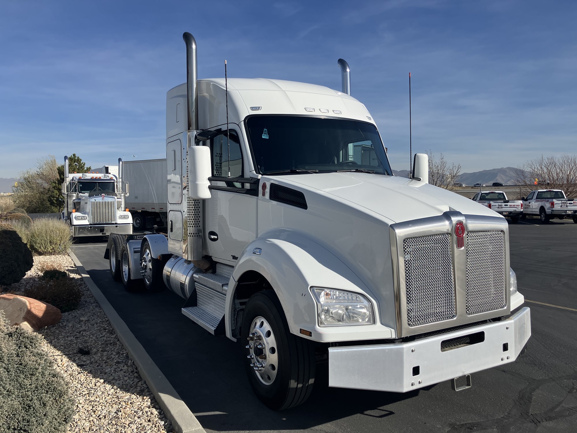 2022 Kenworth T880 - image 4 of 6