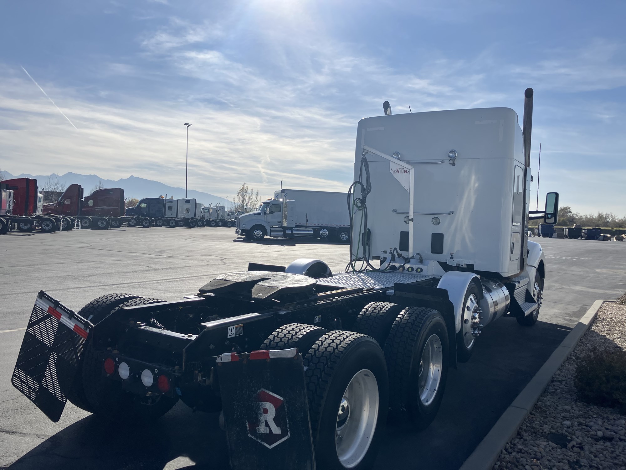 2022 Kenworth T880 - image 5 of 6