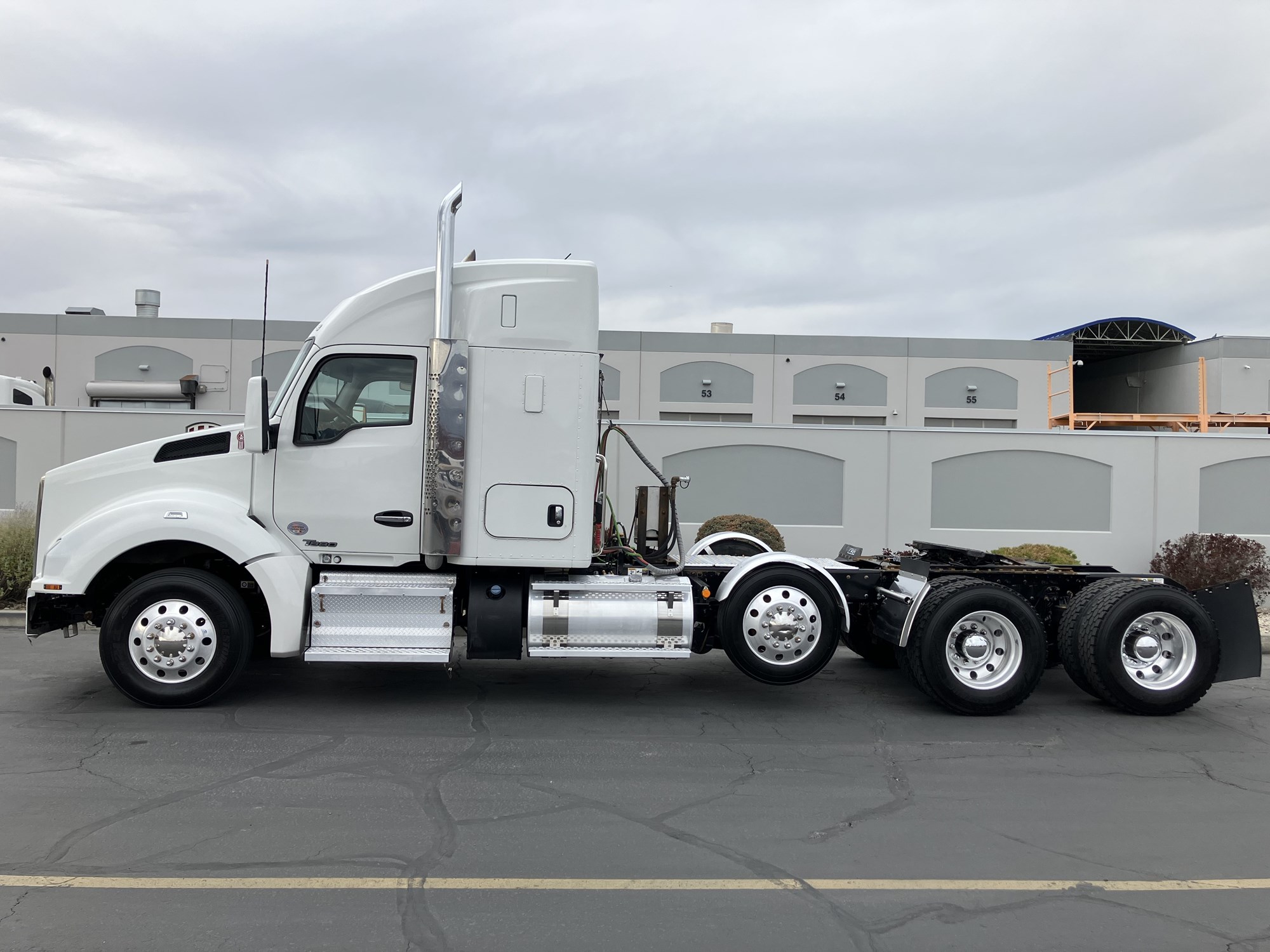 2022 Kenworth T880 - image 1 of 6