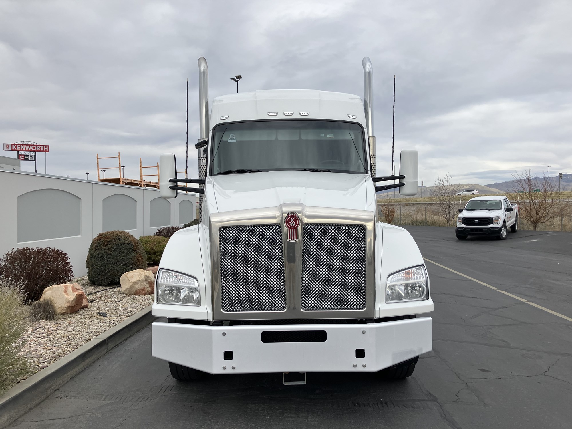 2022 Kenworth T880 - image 3 of 6
