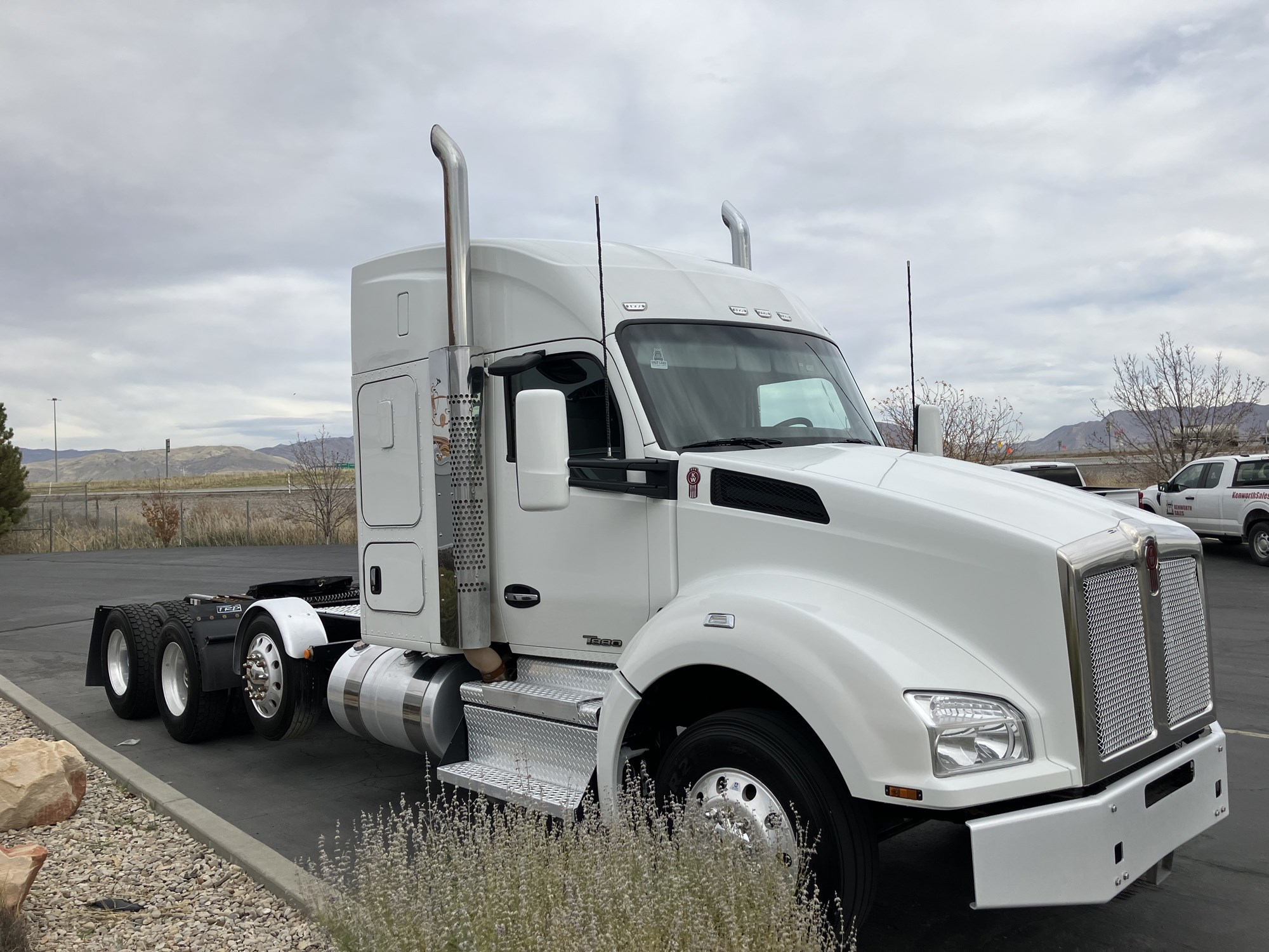 2022 Kenworth T880 - image 4 of 6