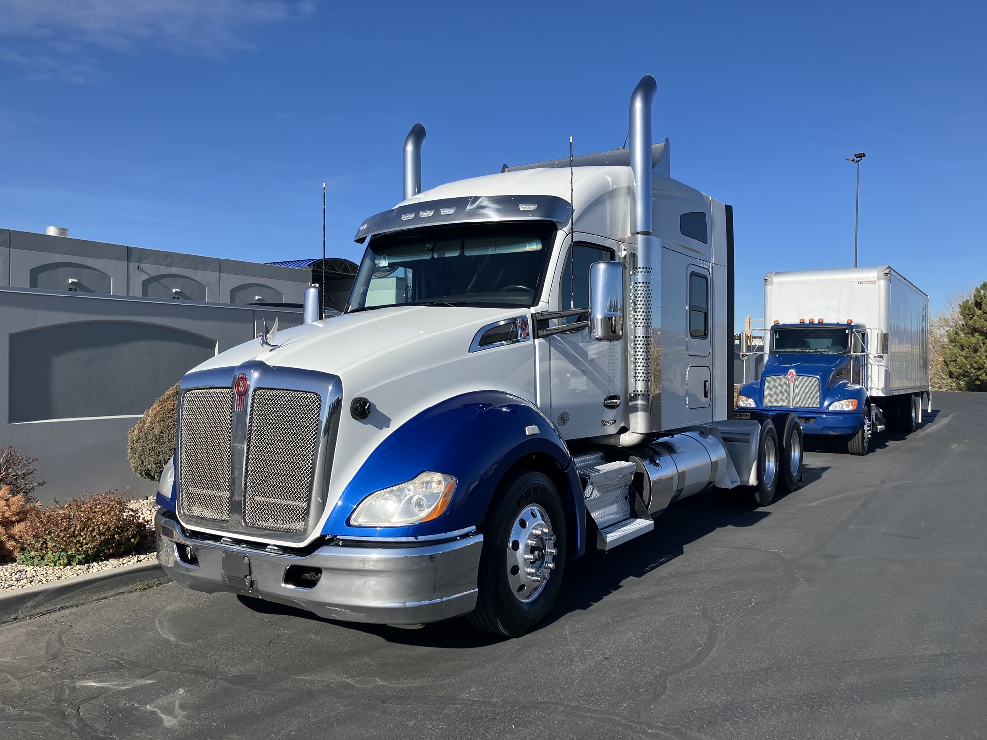 2022 Kenworth T680 2022 Kenworth T680 - image 2 of 6