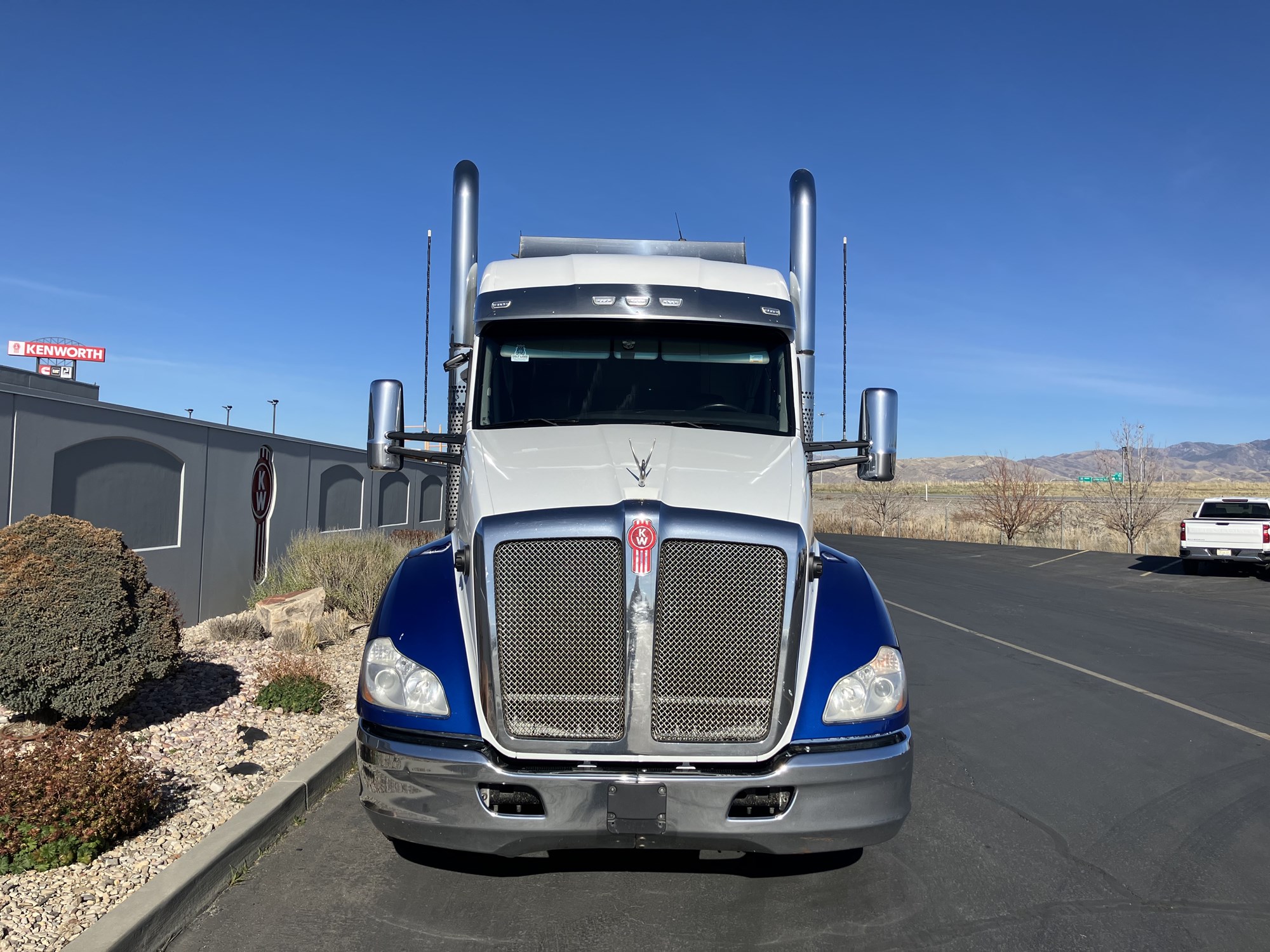 2022 Kenworth T680 2022 Kenworth T680 - image 3 of 6