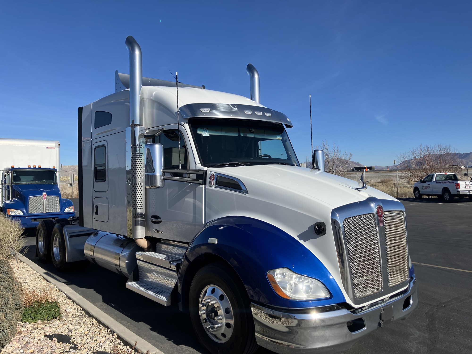 2022 Kenworth T680 2022 Kenworth T680 - image 4 of 6