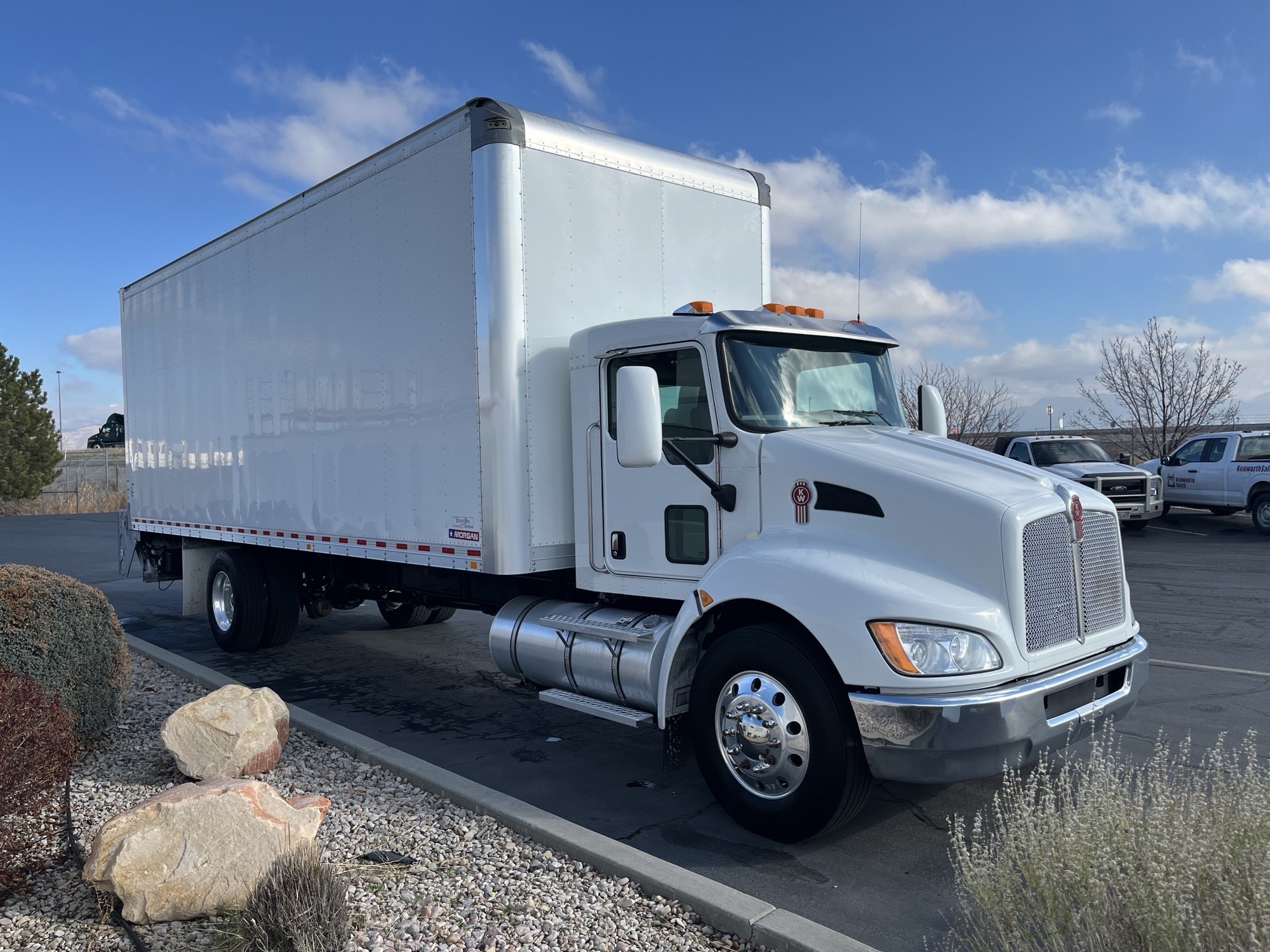 2022 Kenworth T270 - image 2 of 6