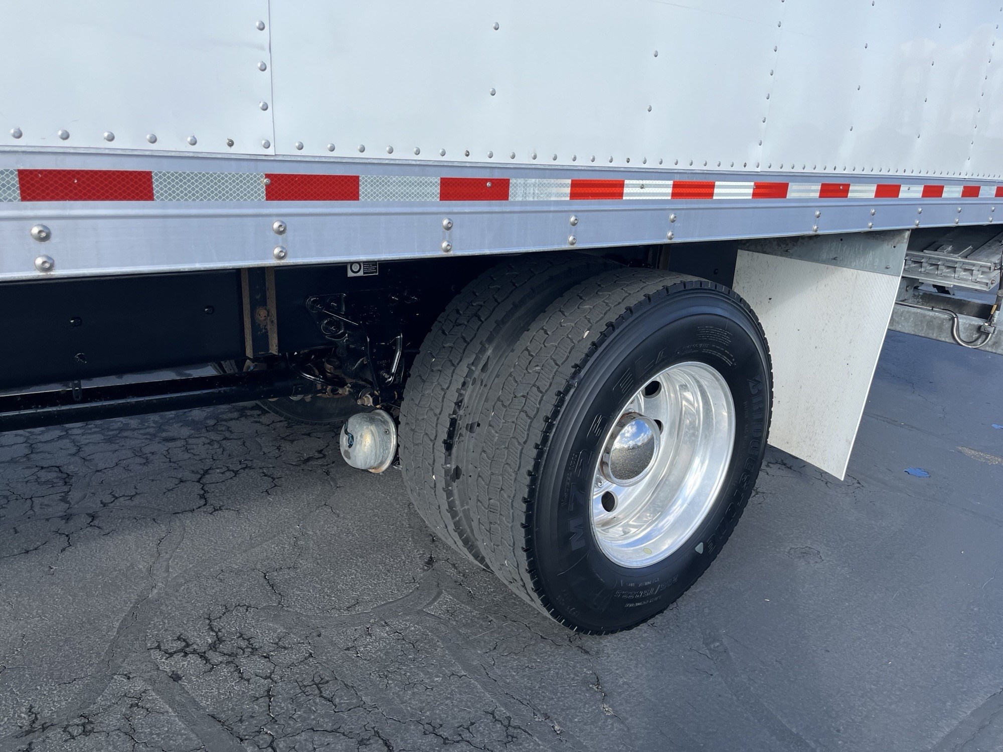 2022 Kenworth T270 - image 3 of 6