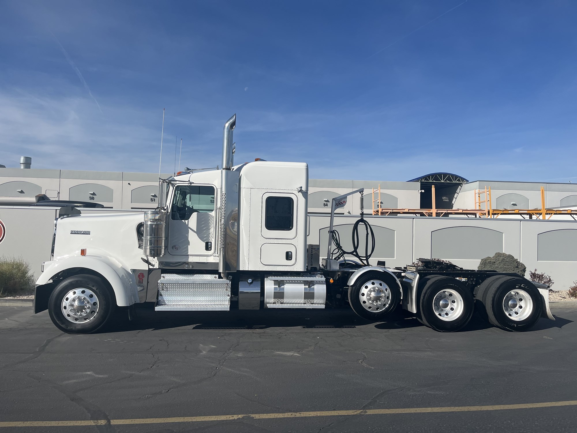 2022 Kenworth W900 - image 1 of 6