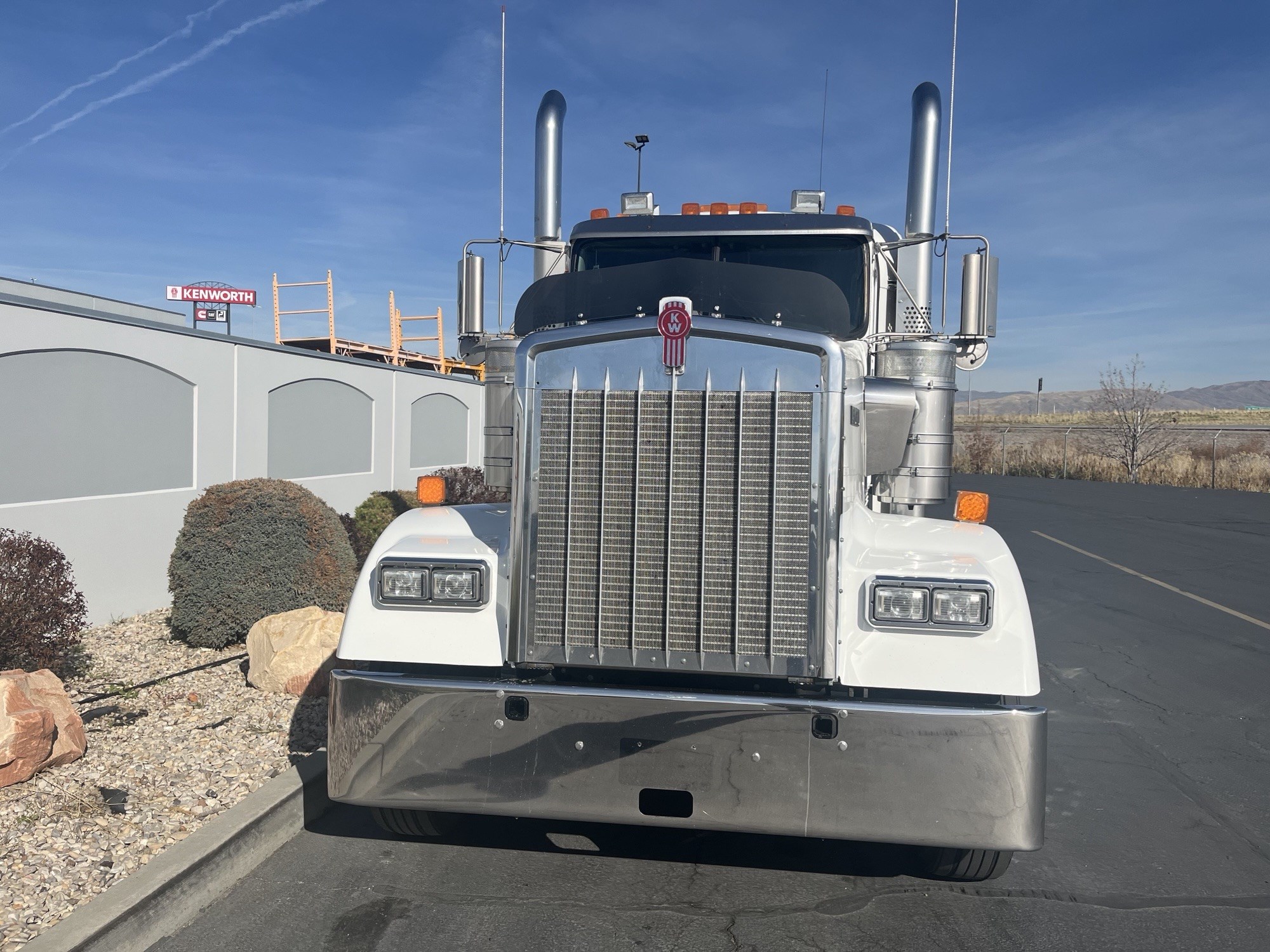 2022 Kenworth W900 - image 3 of 6