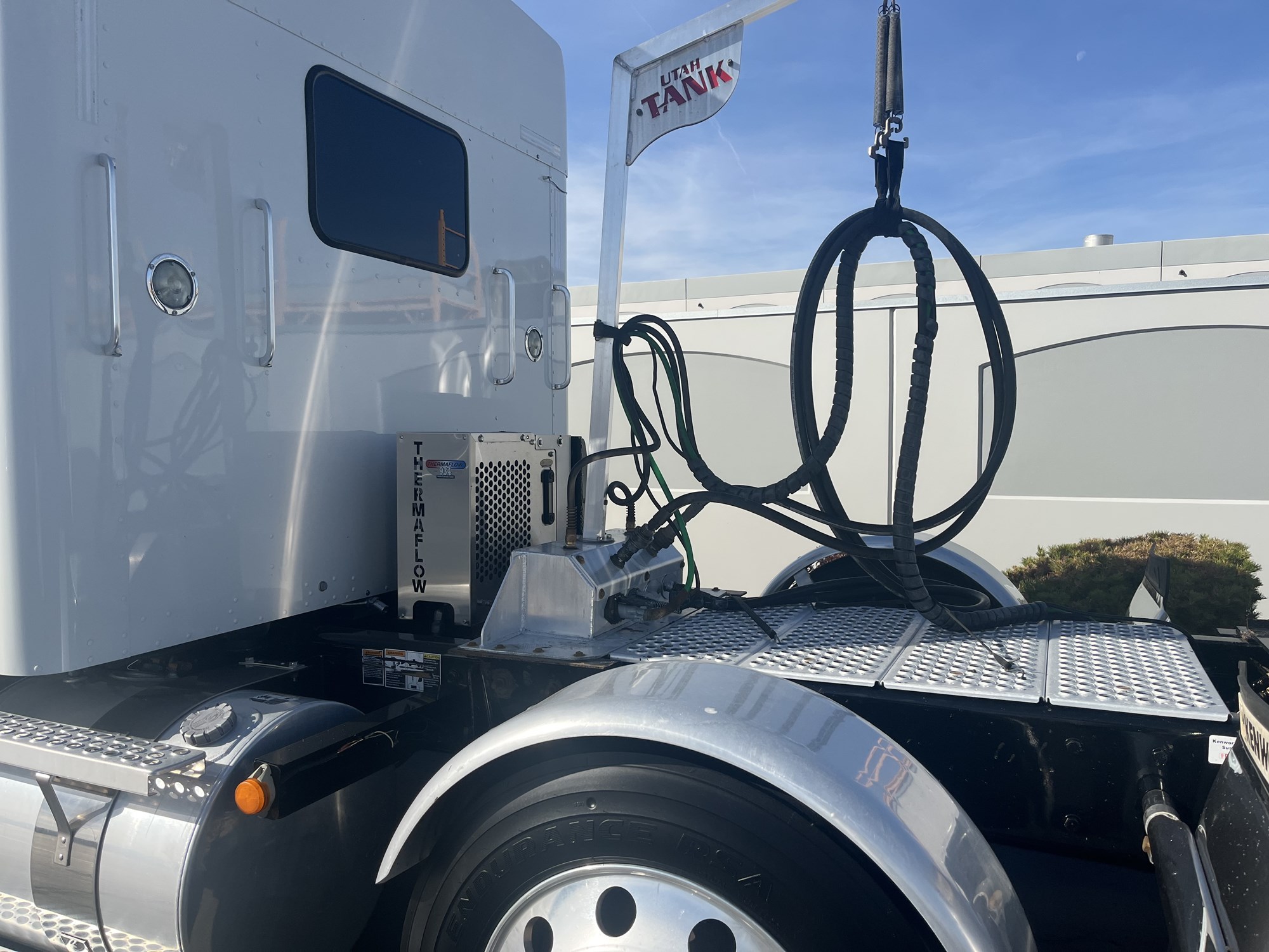 2022 Kenworth W900 - image 5 of 6