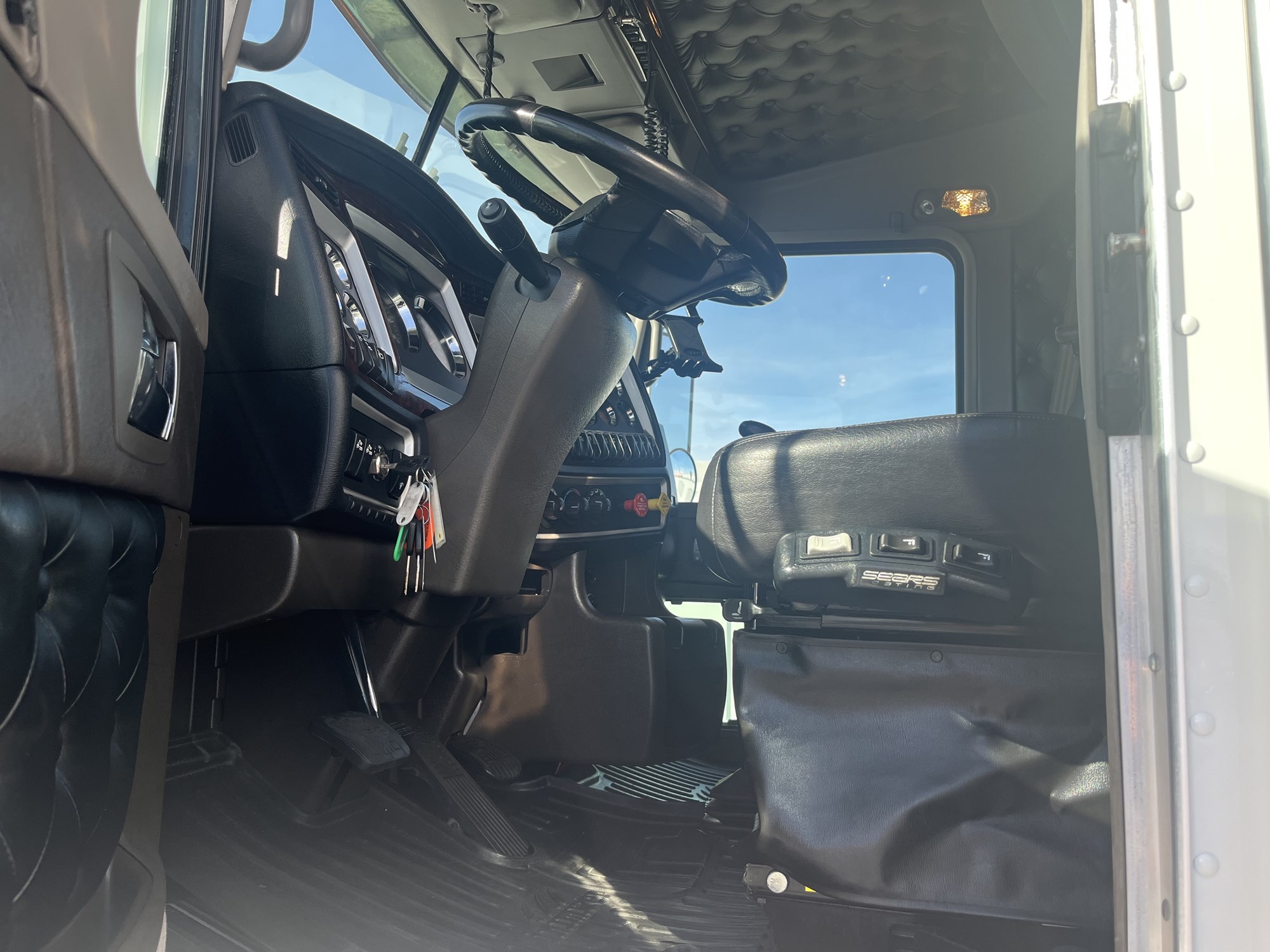 2022 Kenworth W900 - image 6 of 6