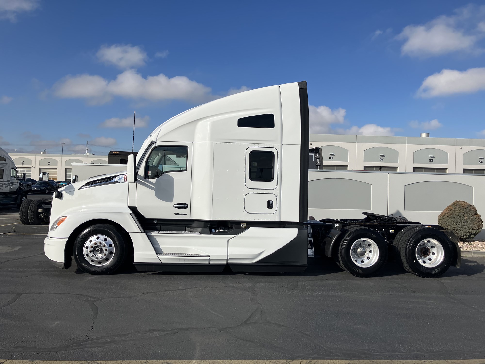 2023 Kenworth T680 - image 1 of 6