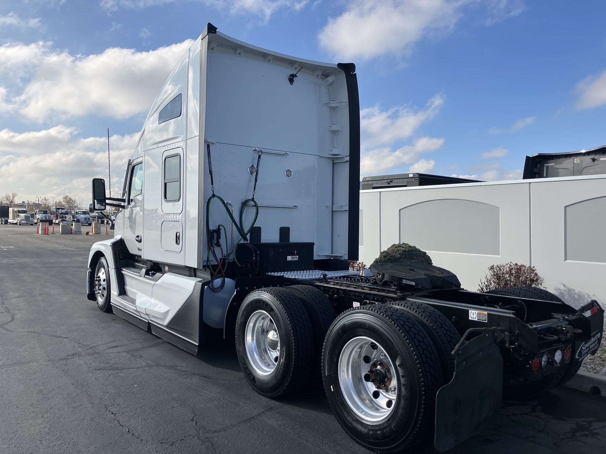 2023 Kenworth T680 - image 6 of 6