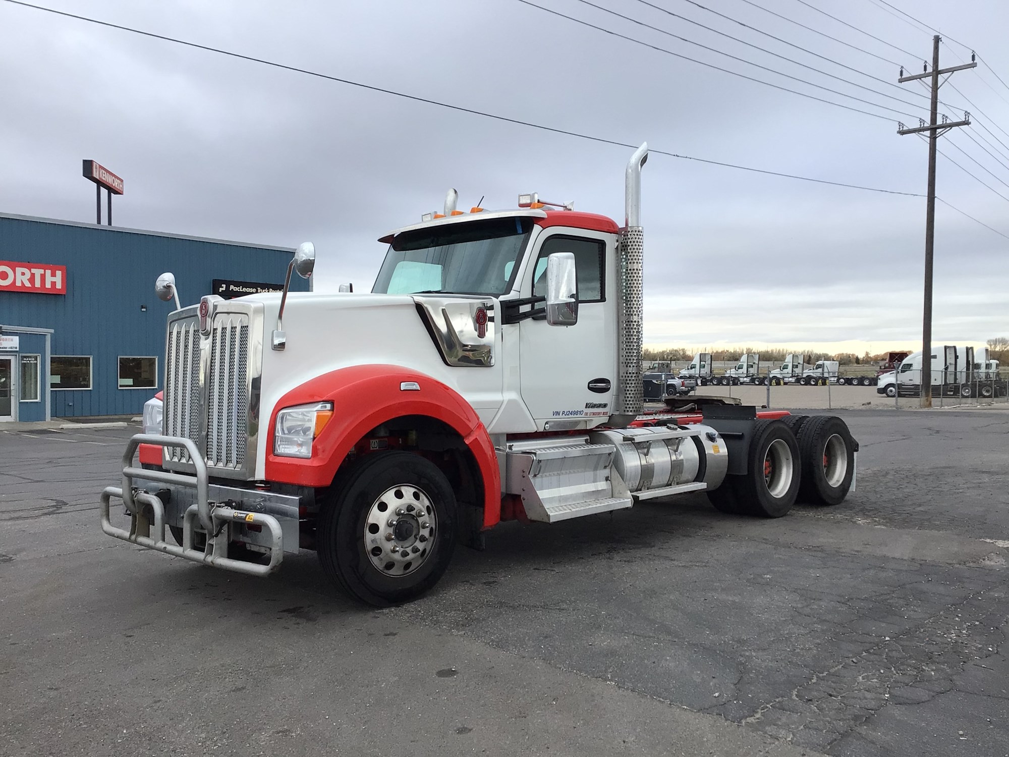 2022 Kenworth W990 2022 Kenworth W990 - image 1 of 2