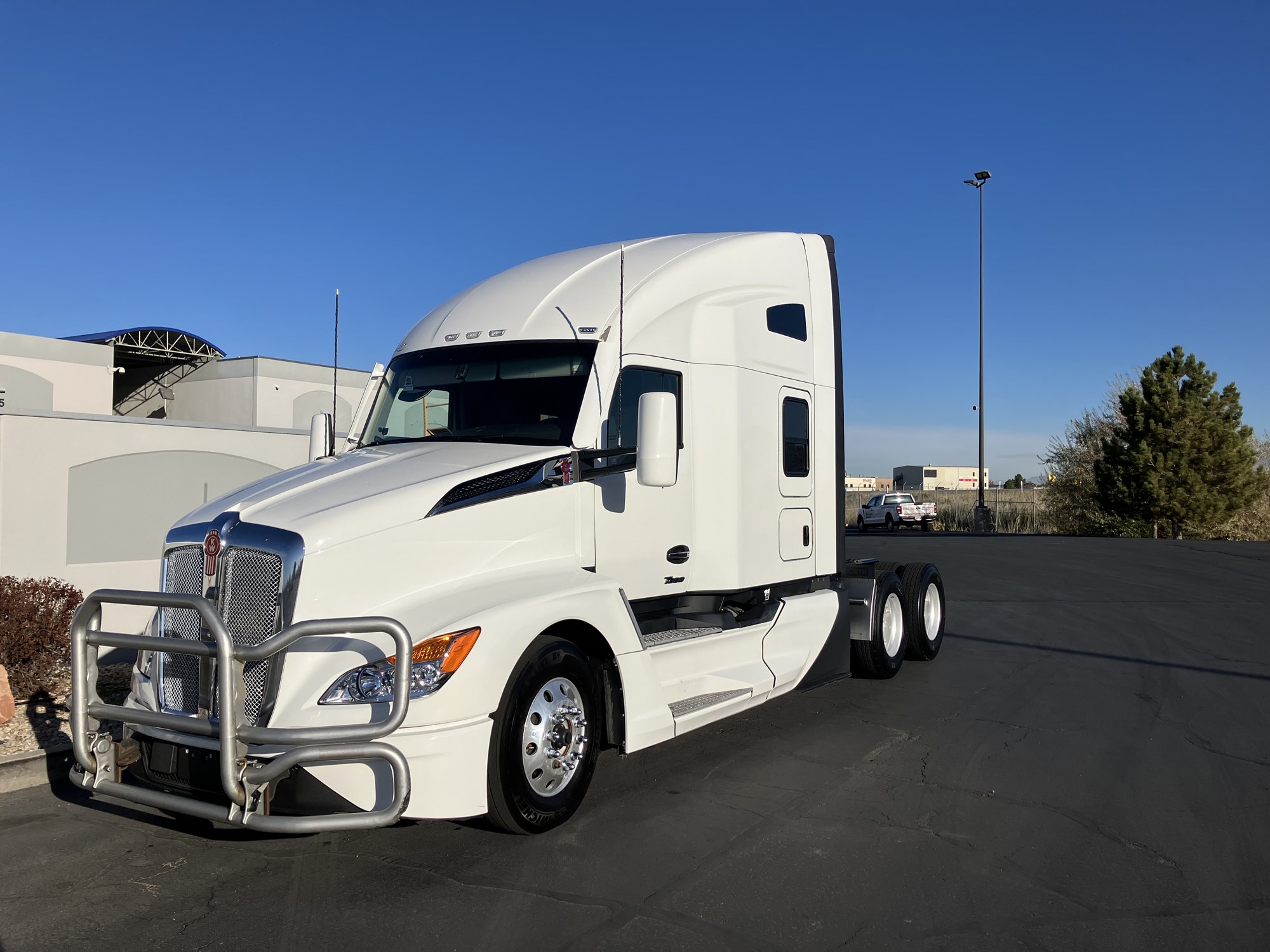 2023 Kenworth T680 Next Gen - image 2 of 6