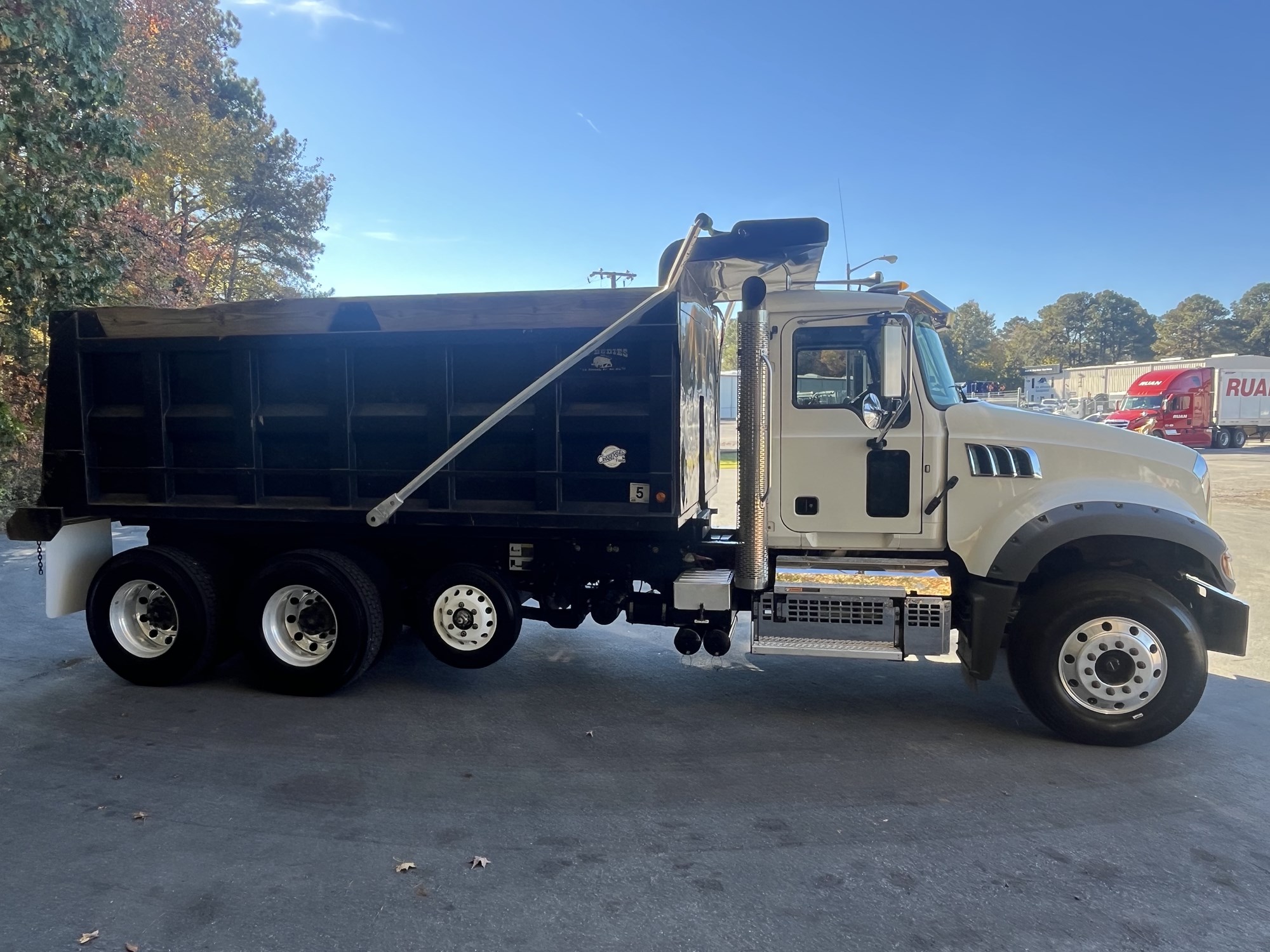 2023 Mack Granite - image 3 of 6